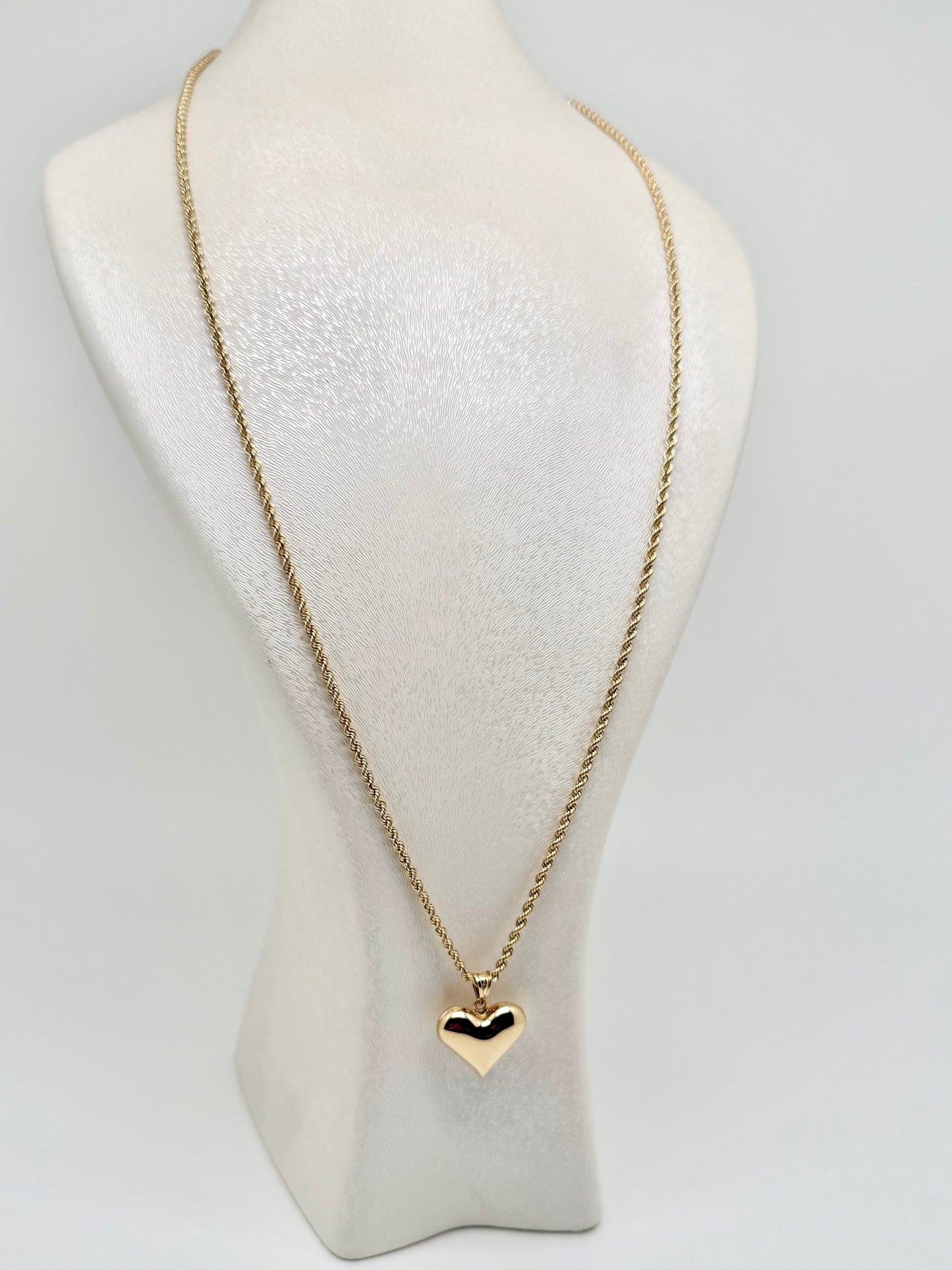 Gold twisted chain with gold heart pendant
