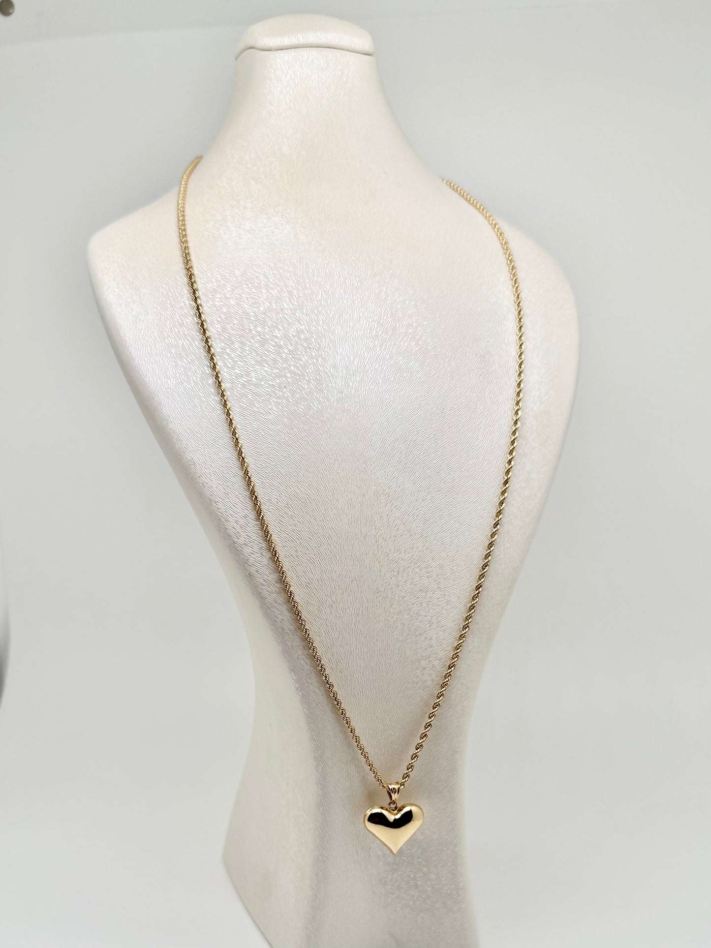 Gold twisted chain with gold heart pendant