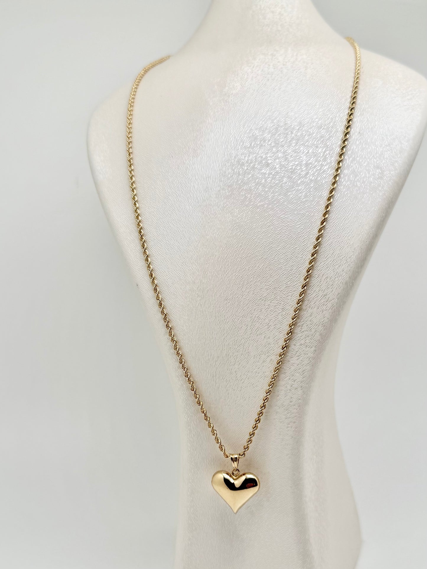 Gold twisted chain with gold heart pendant