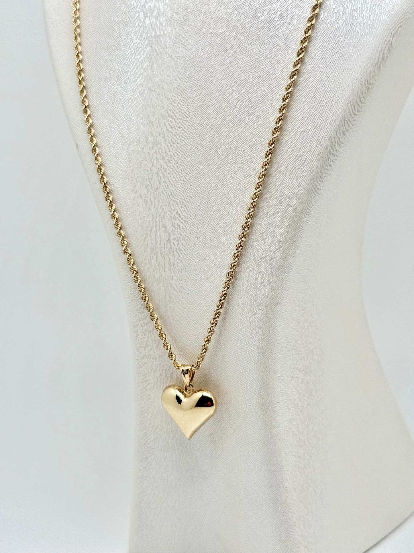 Gold twisted chain with gold heart pendant