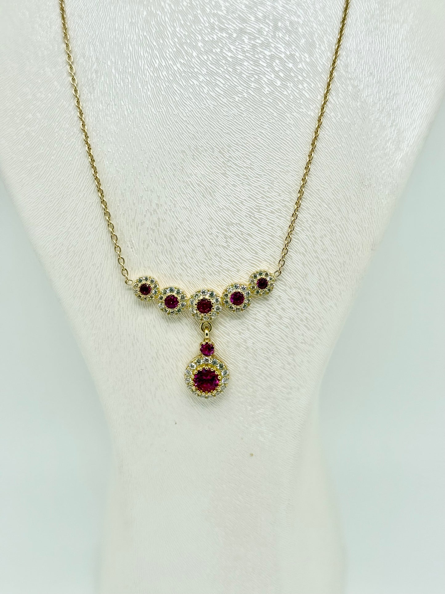 18k/750 gold chain, set with zircon and synthetic ruby