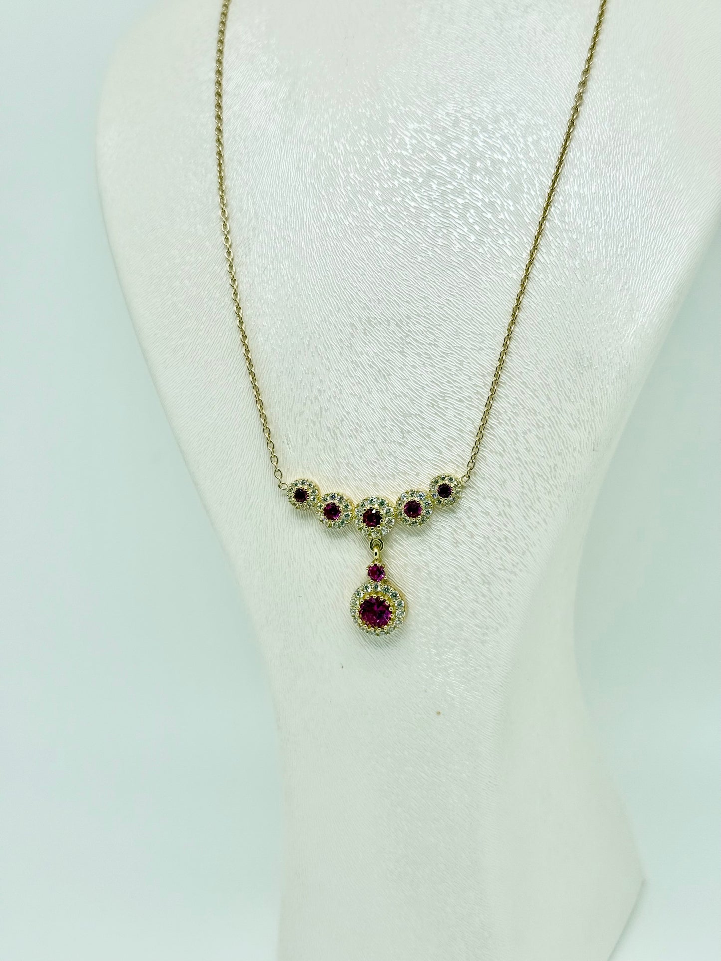 18k/750 gold chain, set with zircon and synthetic ruby