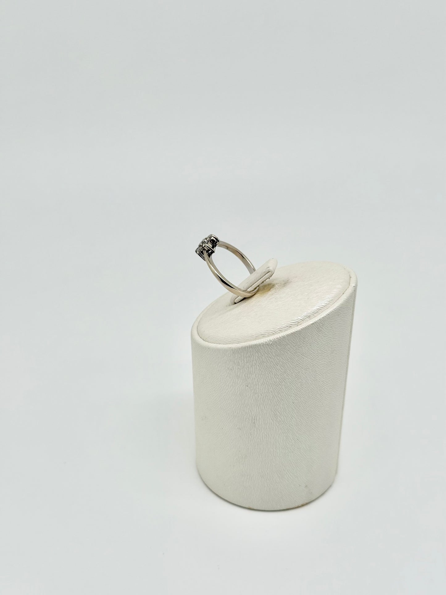 White gold ring set with natural diamonds