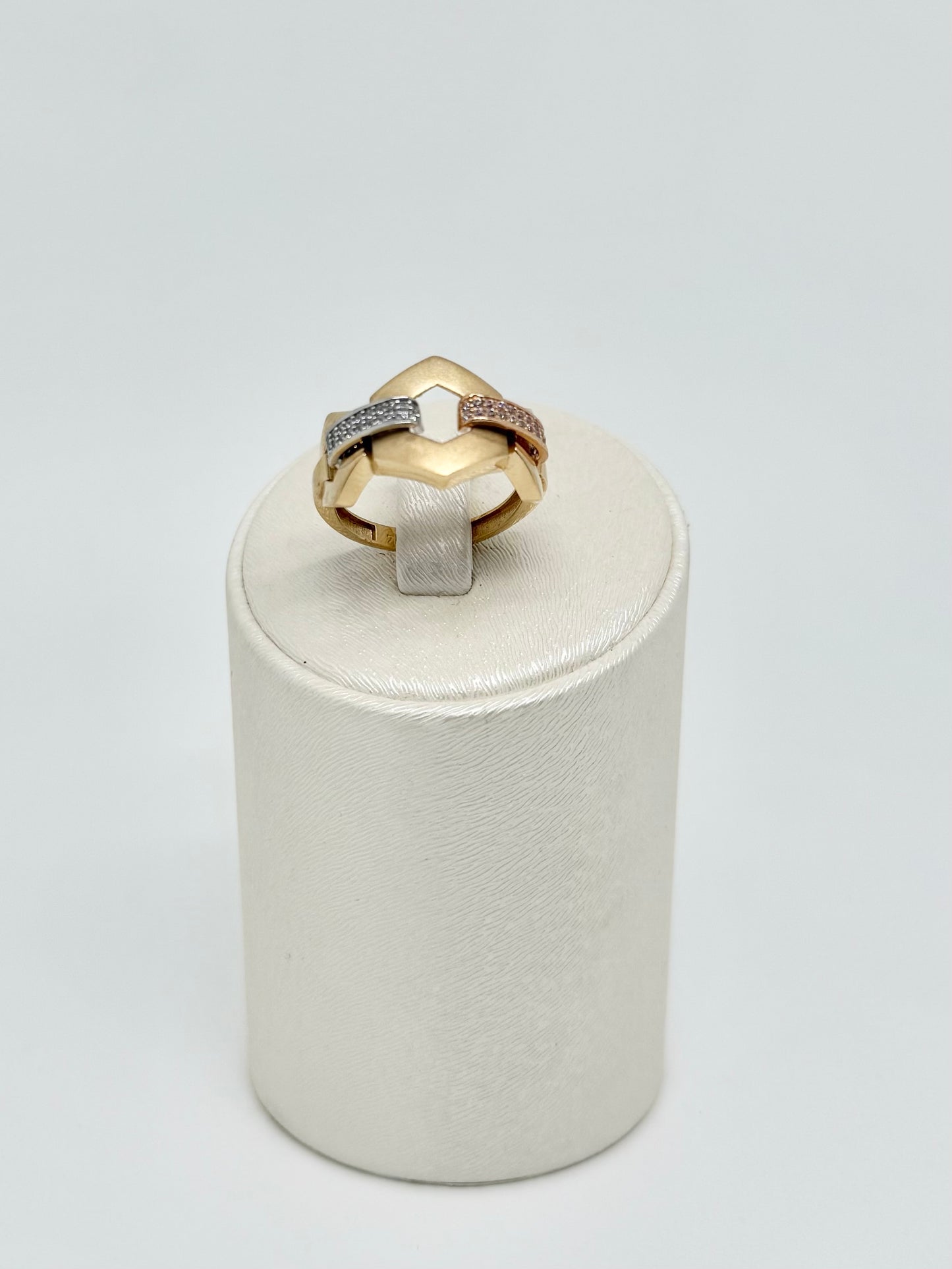 Yellow gold ring with pink and white accents