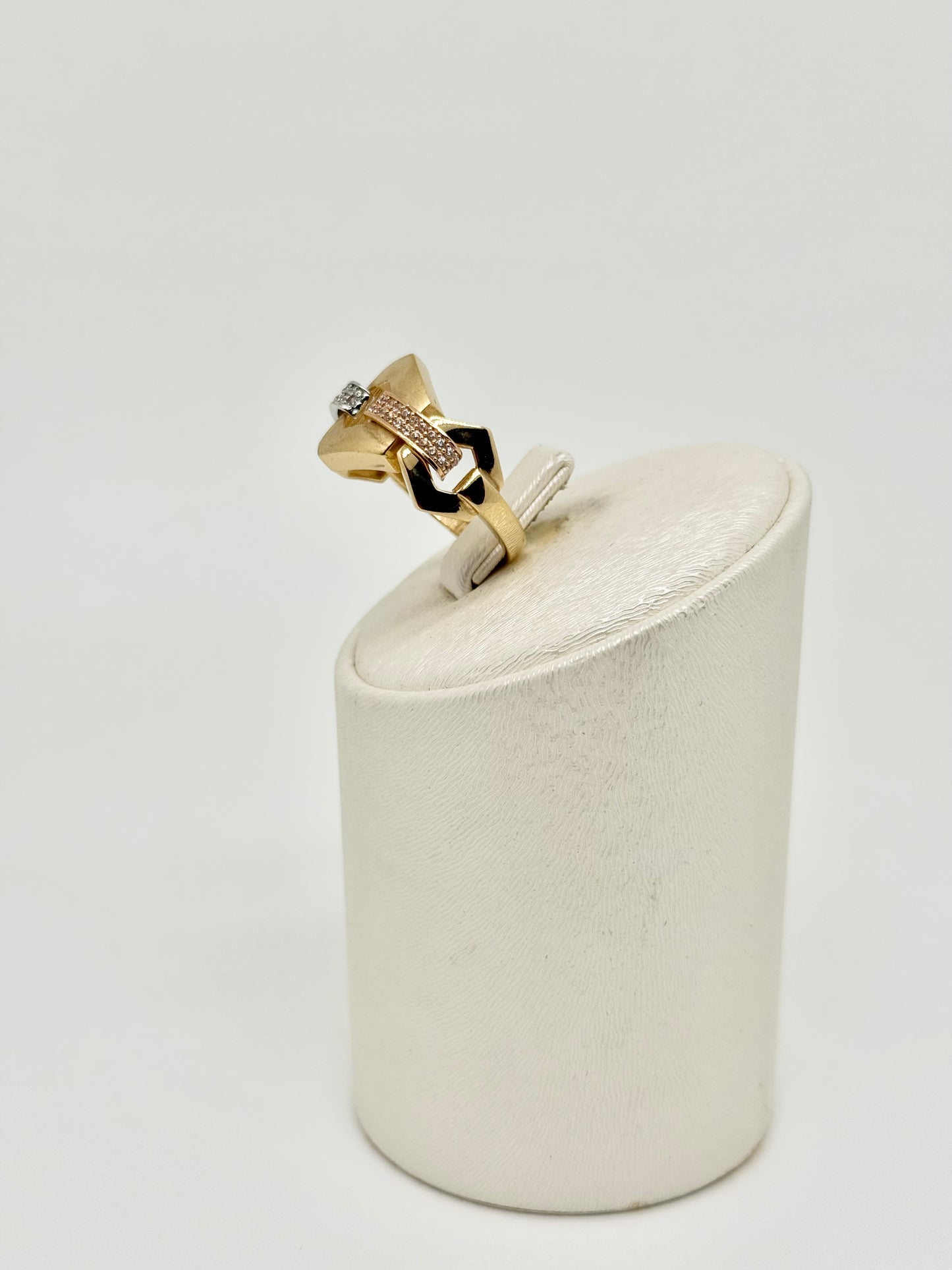 Yellow gold ring with pink and white accents