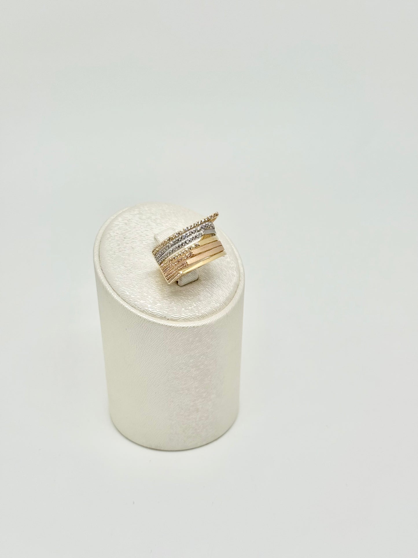 Yellow gold ring with pink and white accents