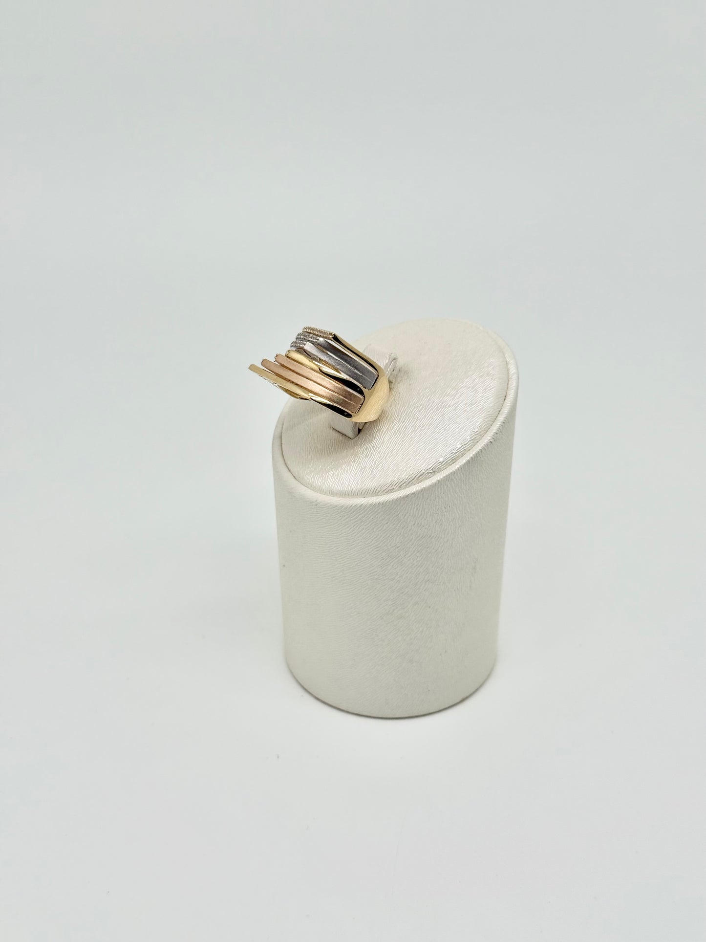 Yellow gold ring with pink and white accents