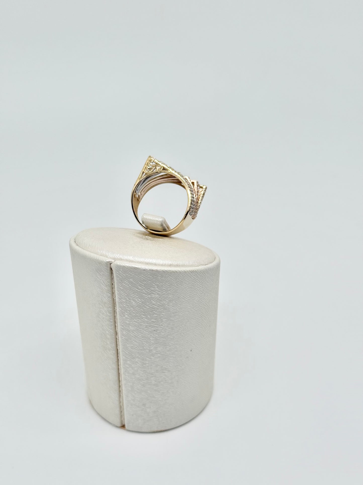 Yellow gold ring with pink and white accents