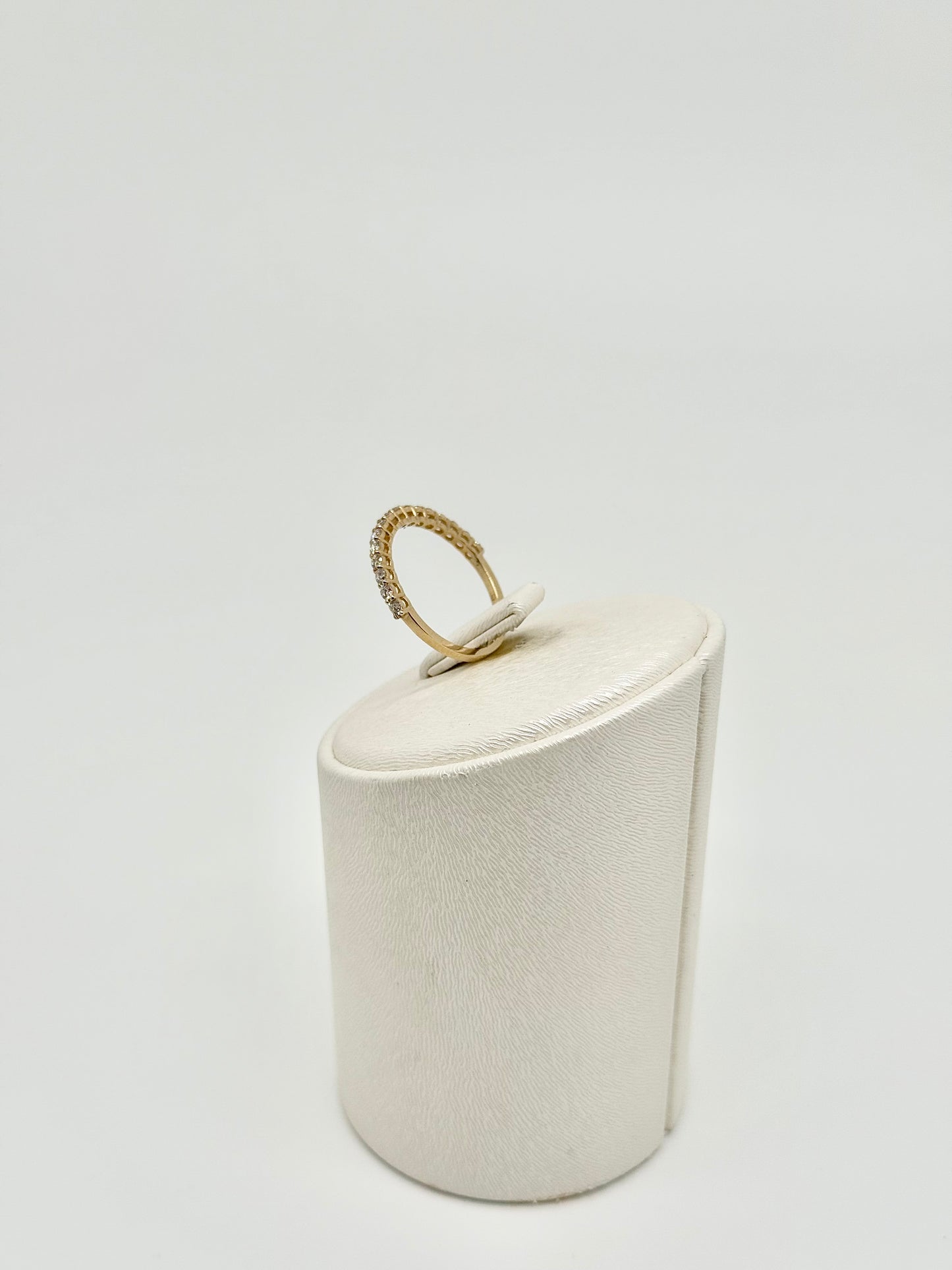 Yellow gold and 0.41ct diamond ring