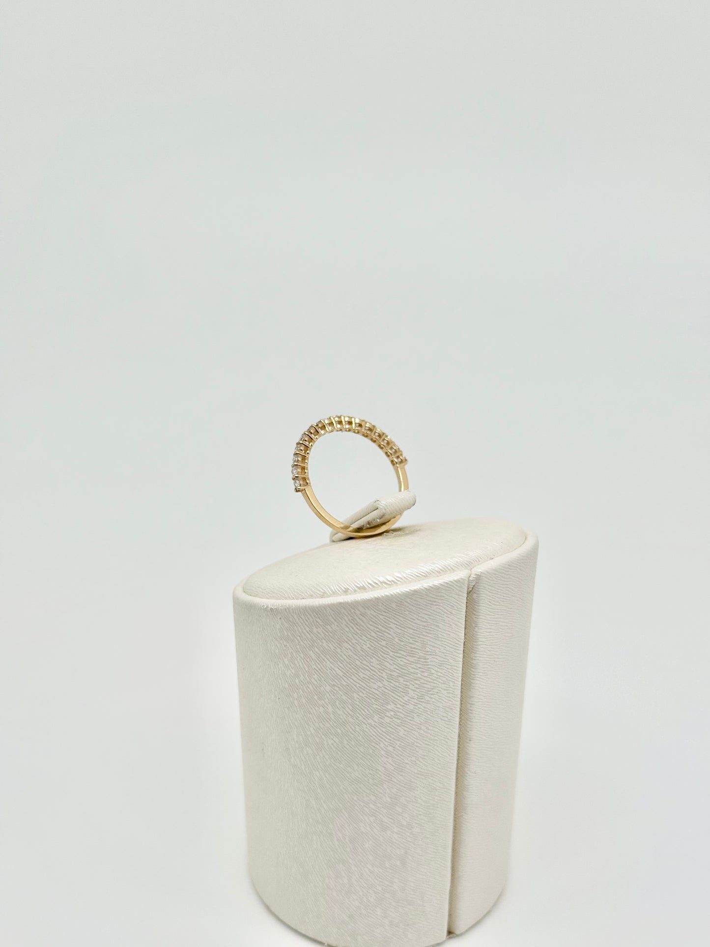 Yellow gold and 0.41ct diamond ring