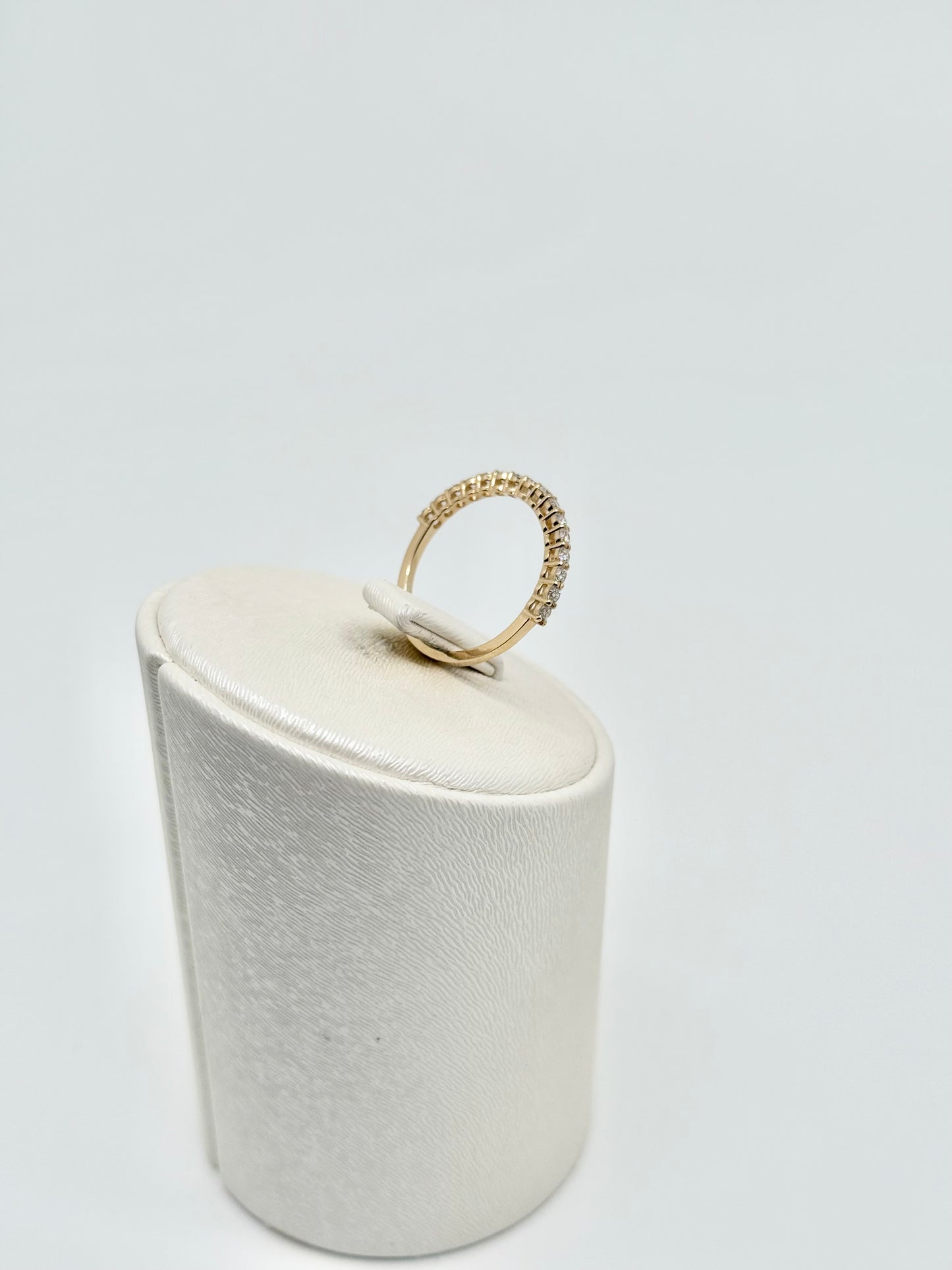 Yellow gold and 0.41ct diamond ring