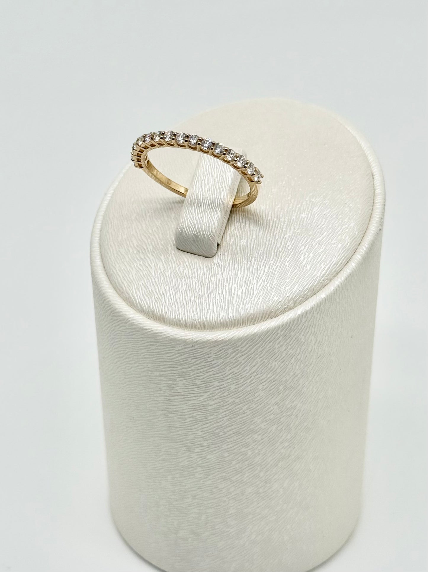 Yellow gold and 0.41ct diamond ring