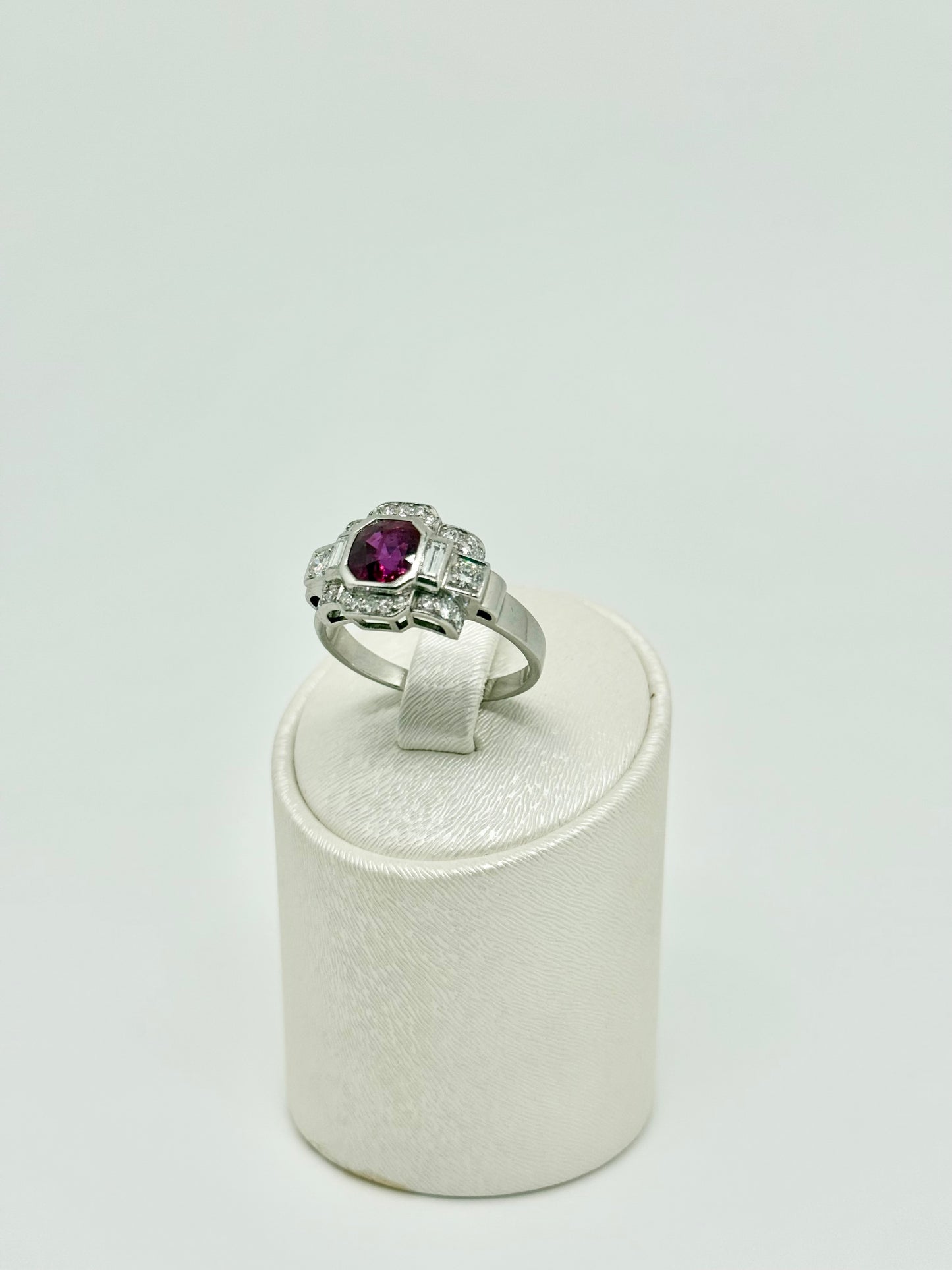 White gold Art Deco ring set with natural diamonds and a natural ruby Vintage