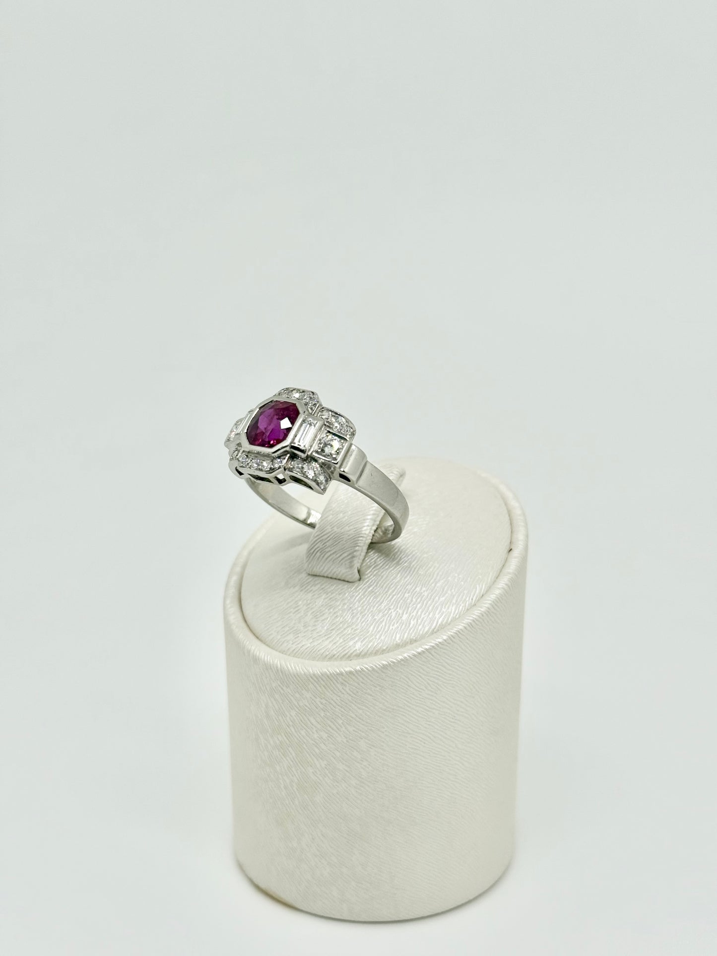 White gold Art Deco ring set with natural diamonds and a natural ruby Vintage