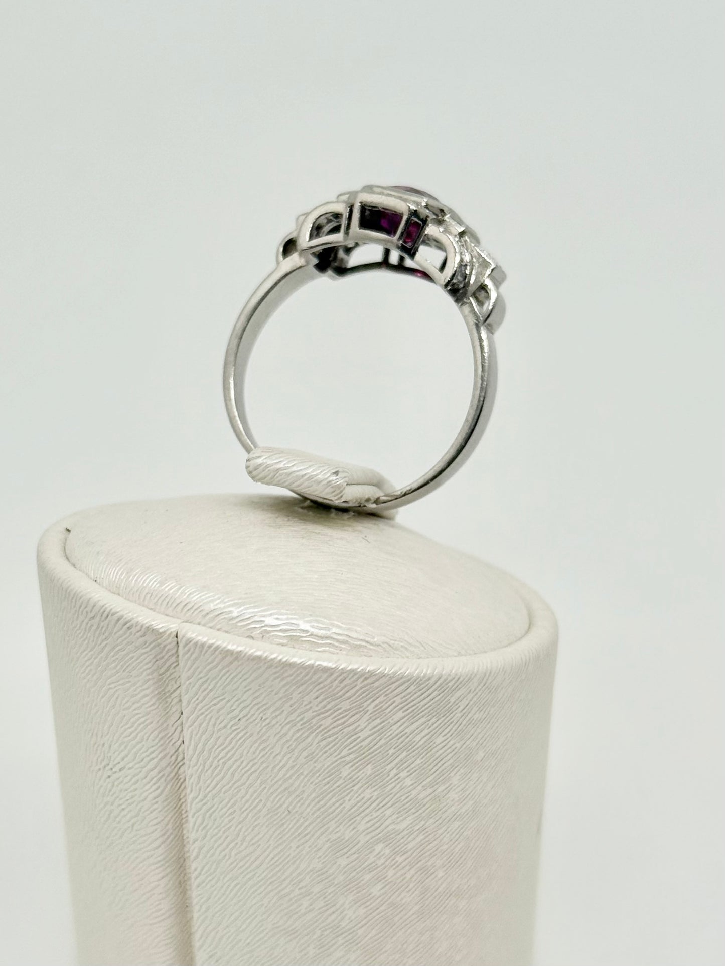 White gold Art Deco ring set with natural diamonds and a natural ruby Vintage