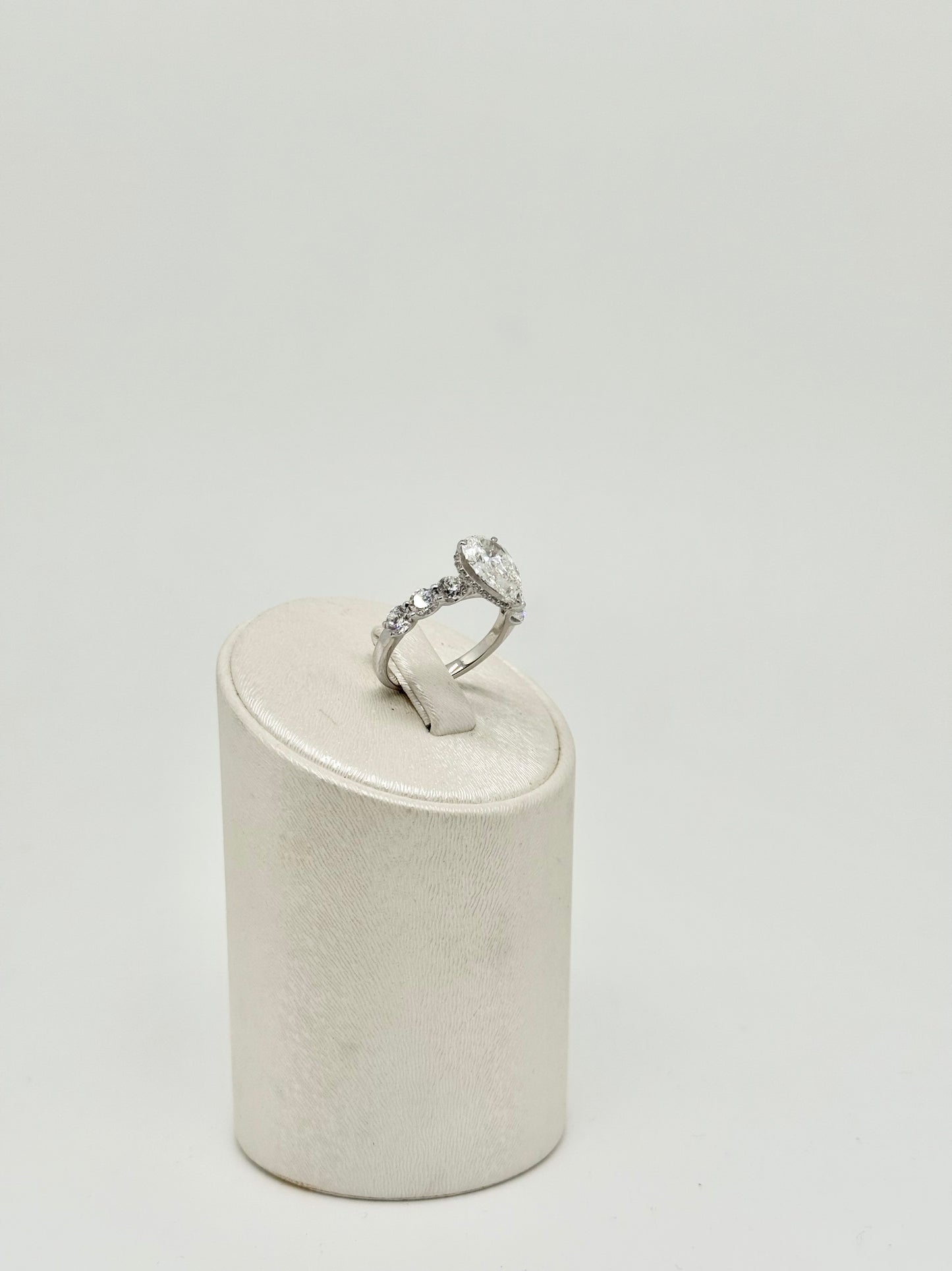 2.00ct pear-cut diamond ring
