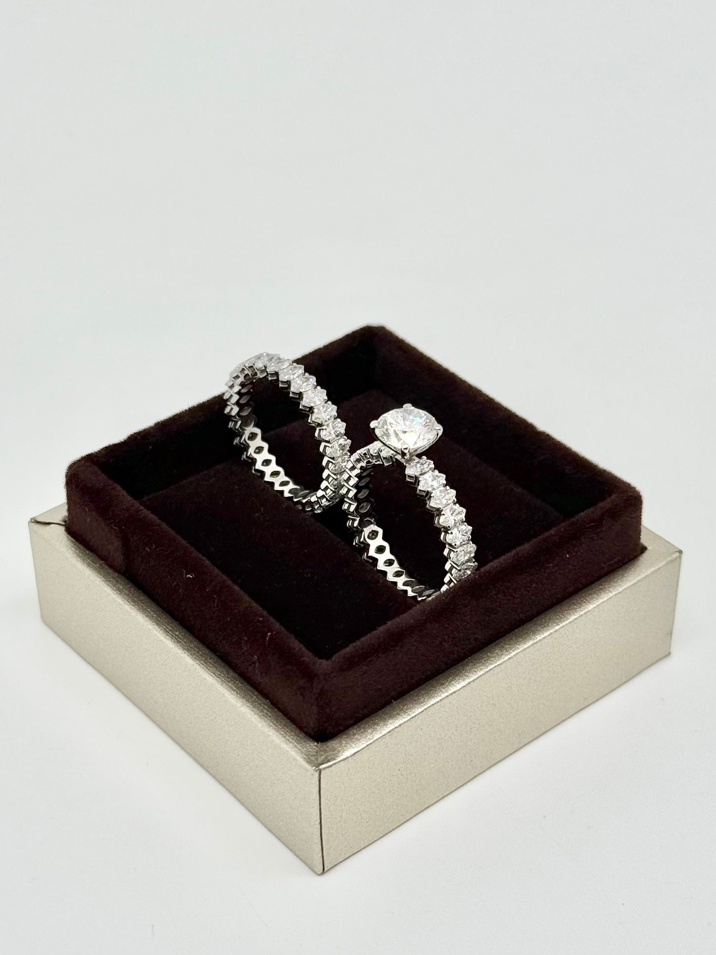 Round brilliant and marquise cut duo ring