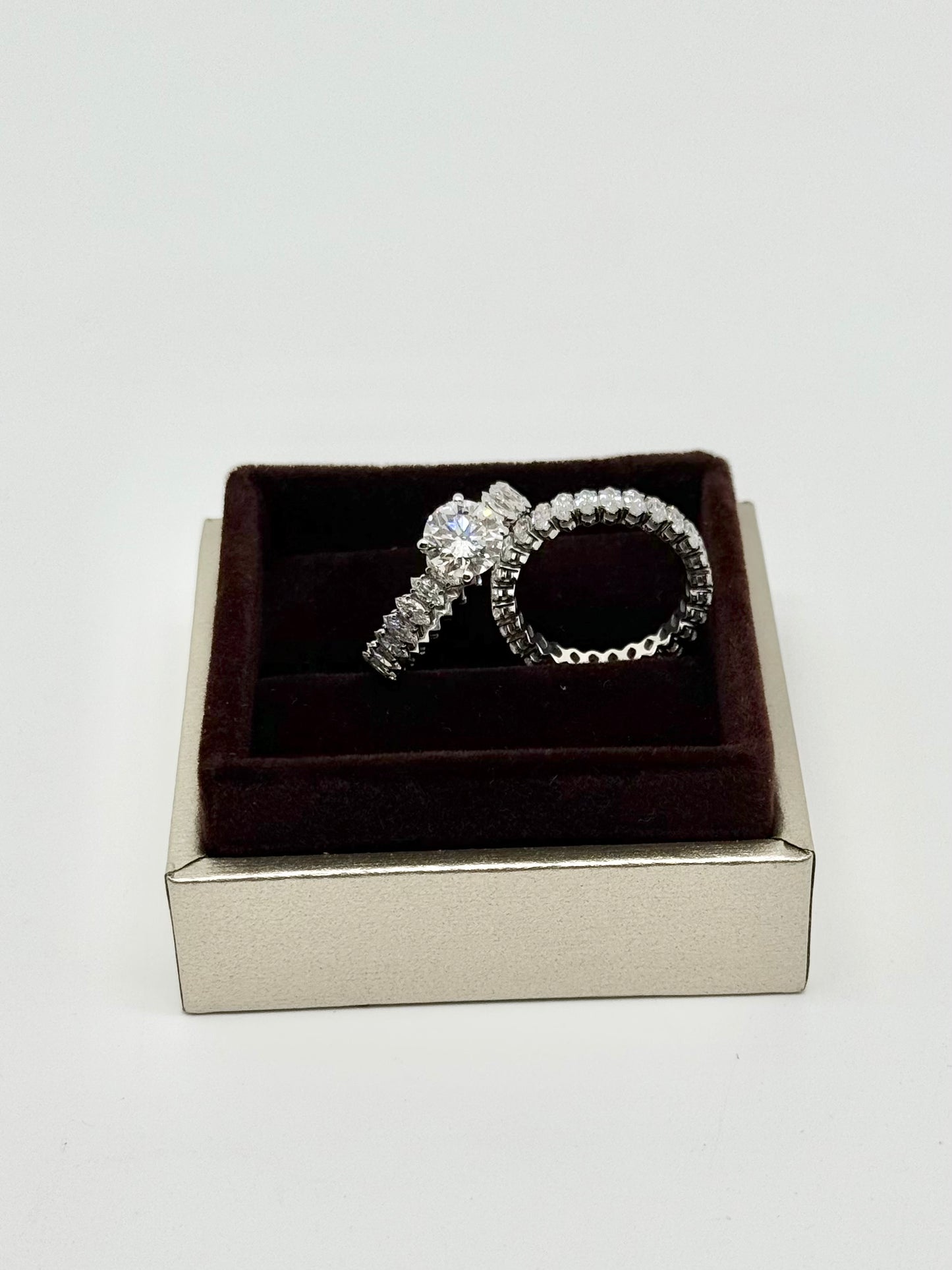Round brilliant and marquise cut duo ring