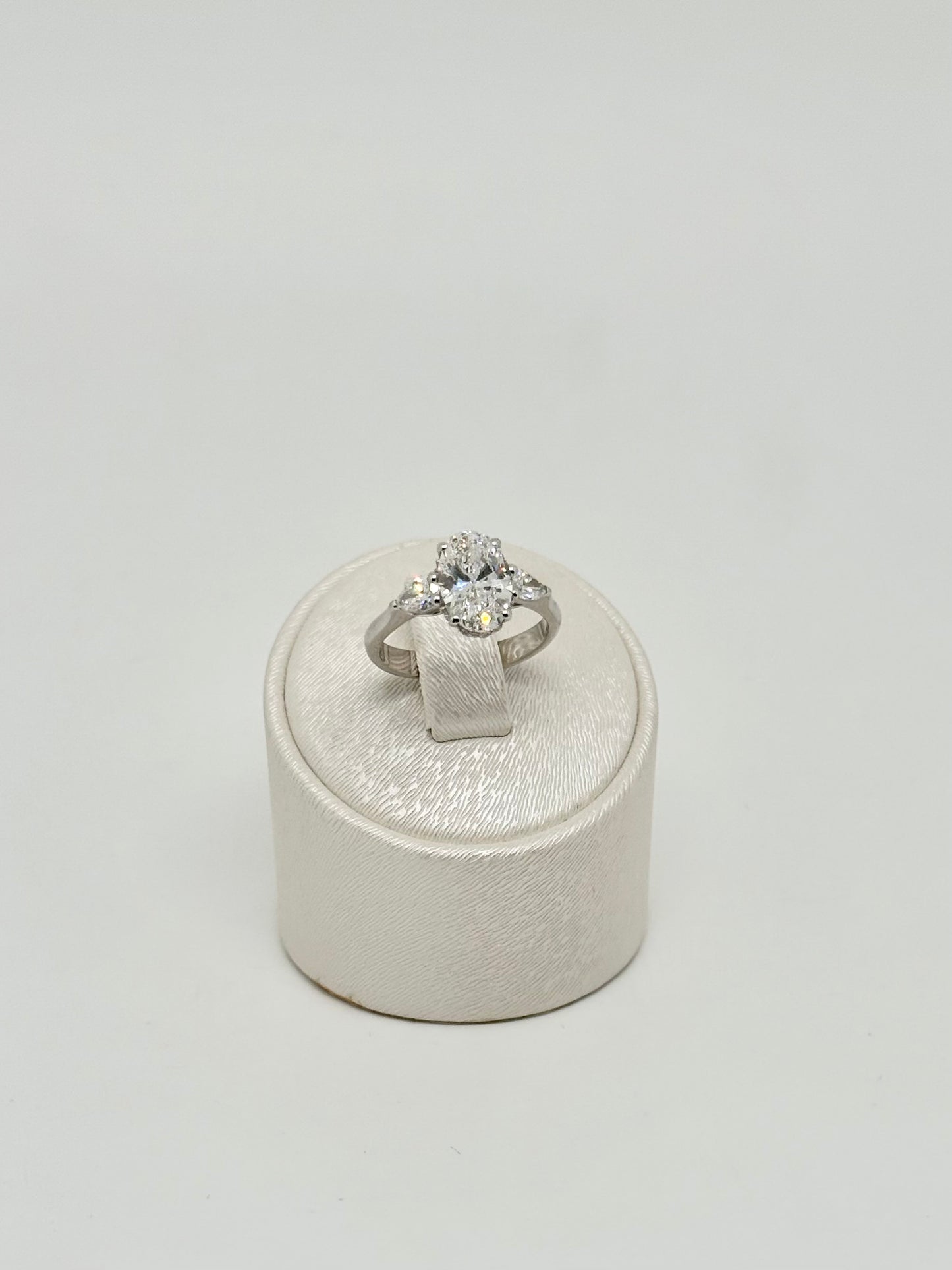 Oval cut ring 2.02ct
