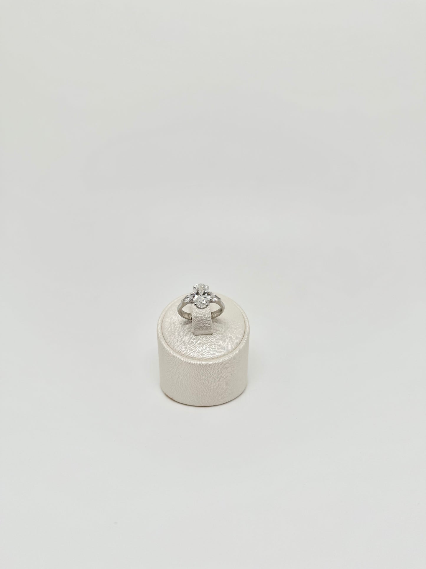 Oval cut ring 2.02ct