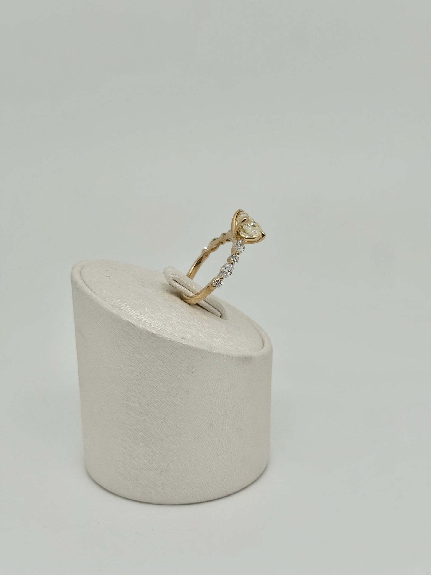 Yellow gold ring 'Square cushion brilliant'