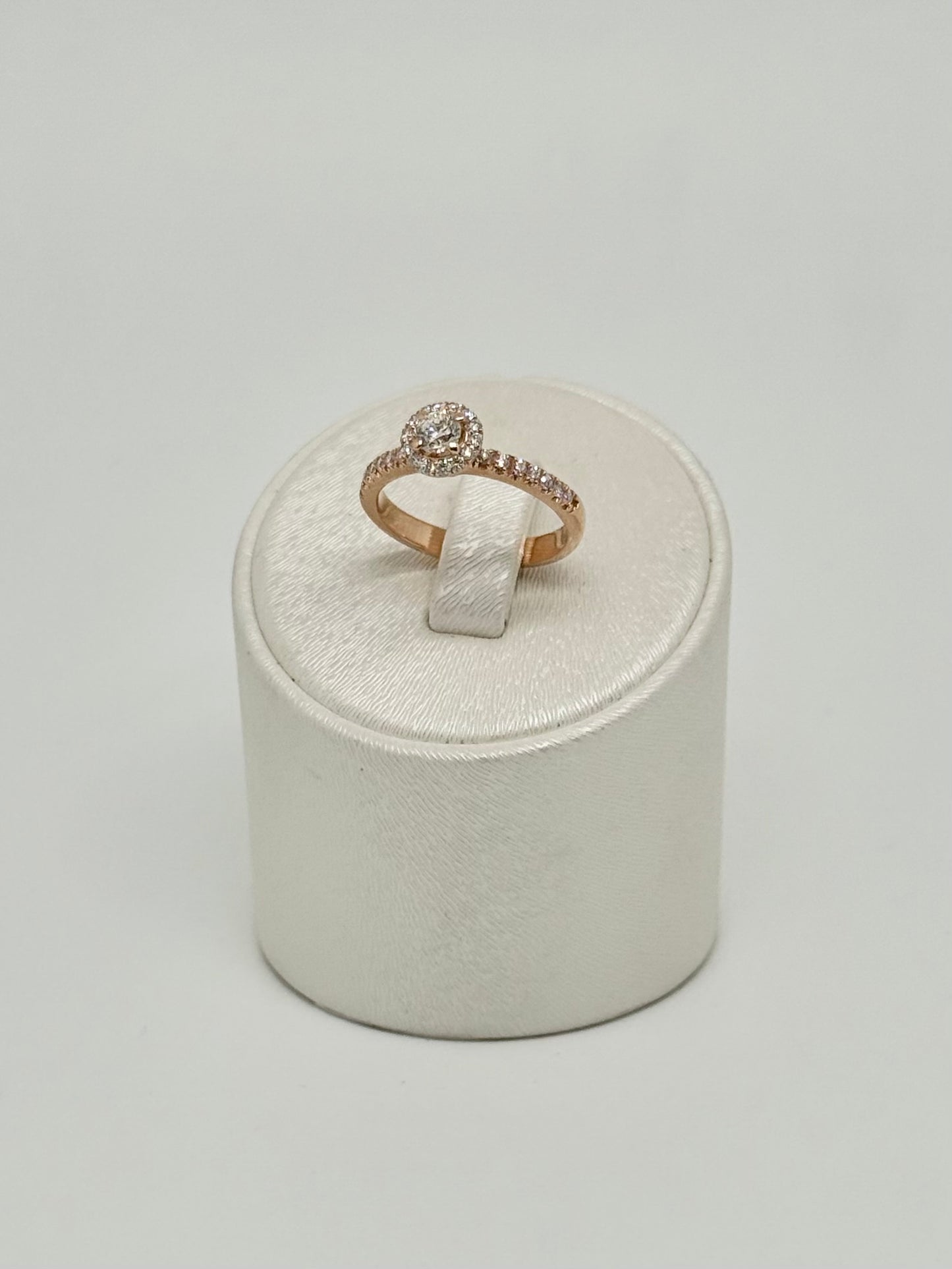 Rose gold ring 'round brilliant'