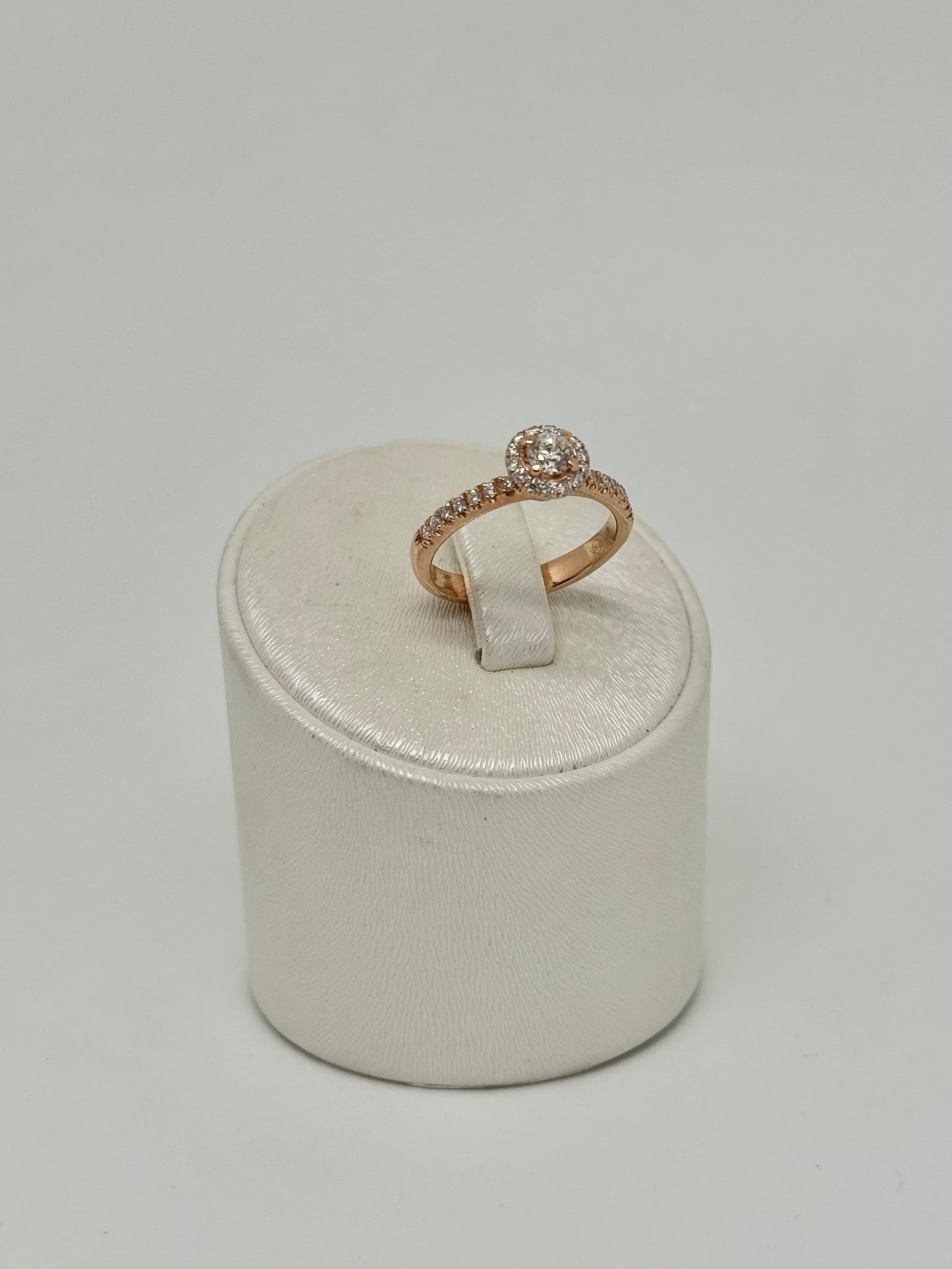 Rose gold ring 'round brilliant'