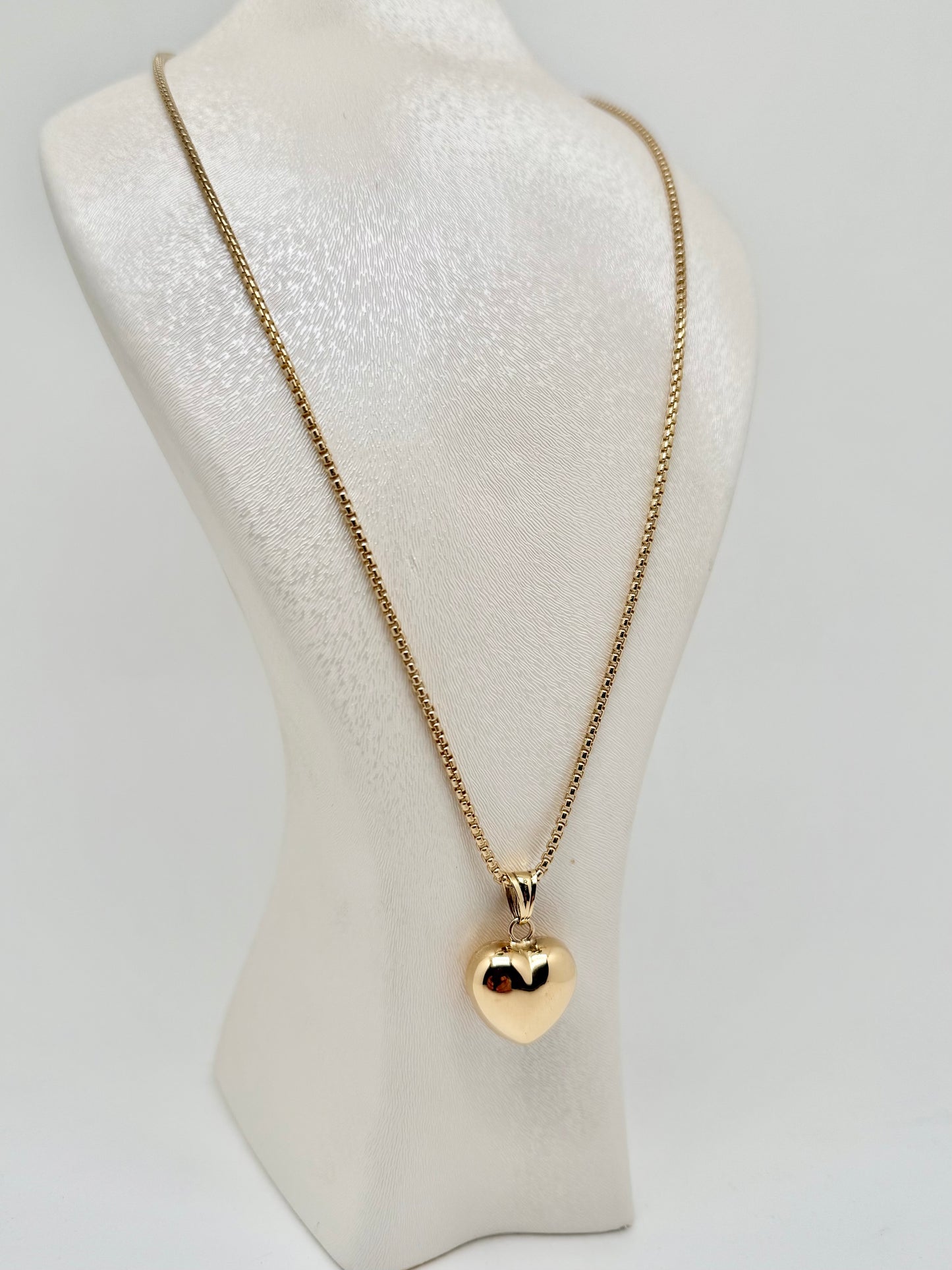Yellow gold necklace with heart motif, double sided