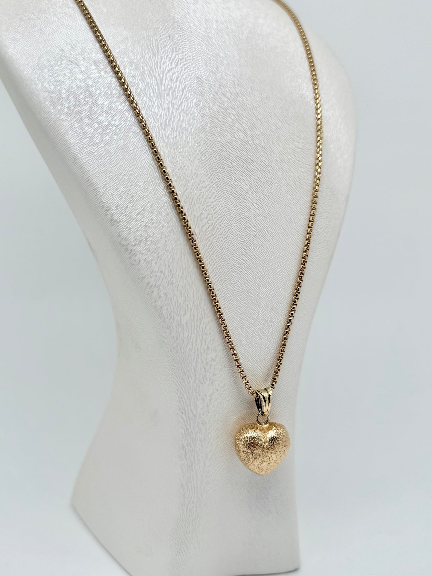 Yellow gold necklace with heart motif, double sided