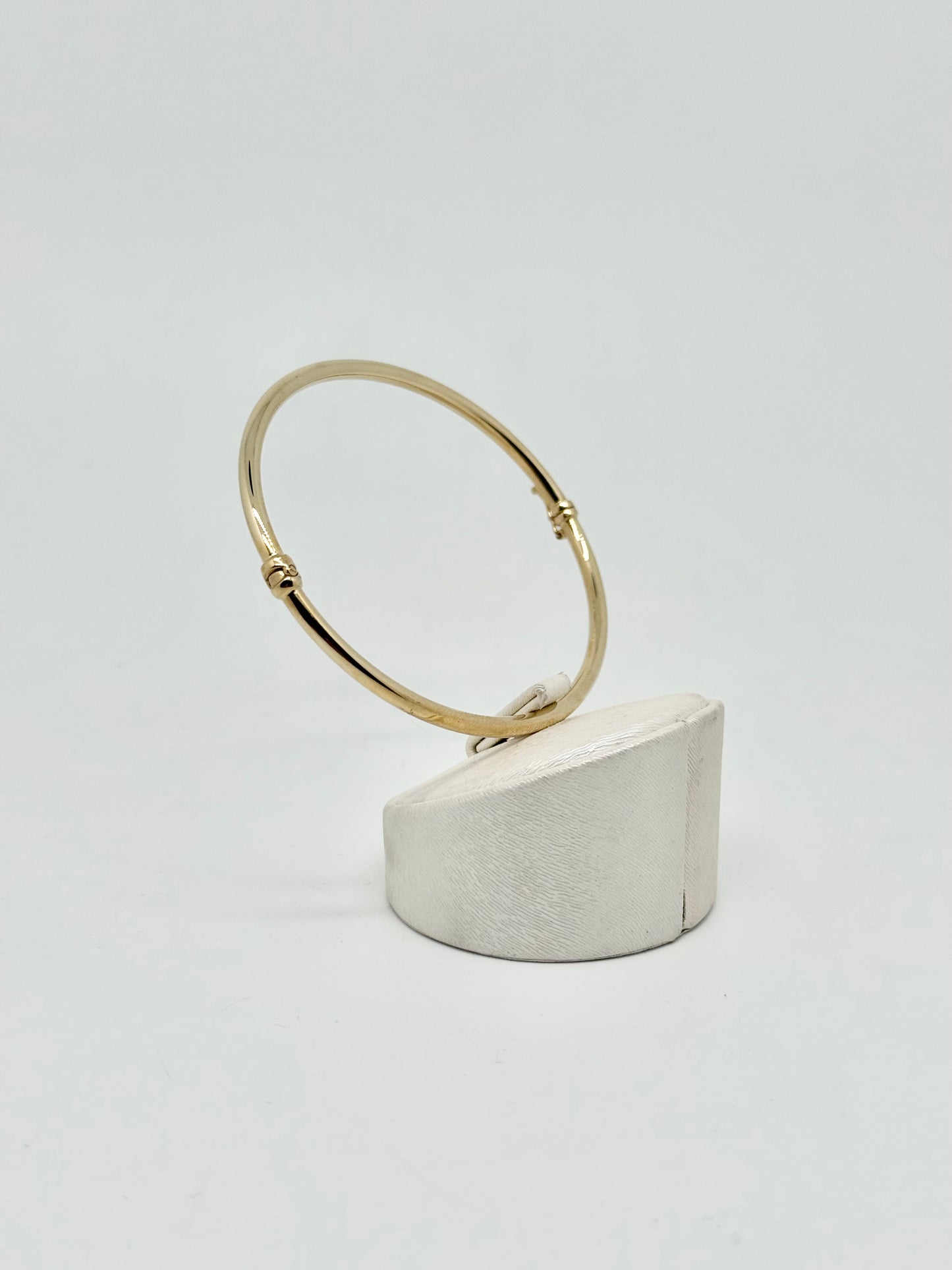 Round yellow gold bracelet