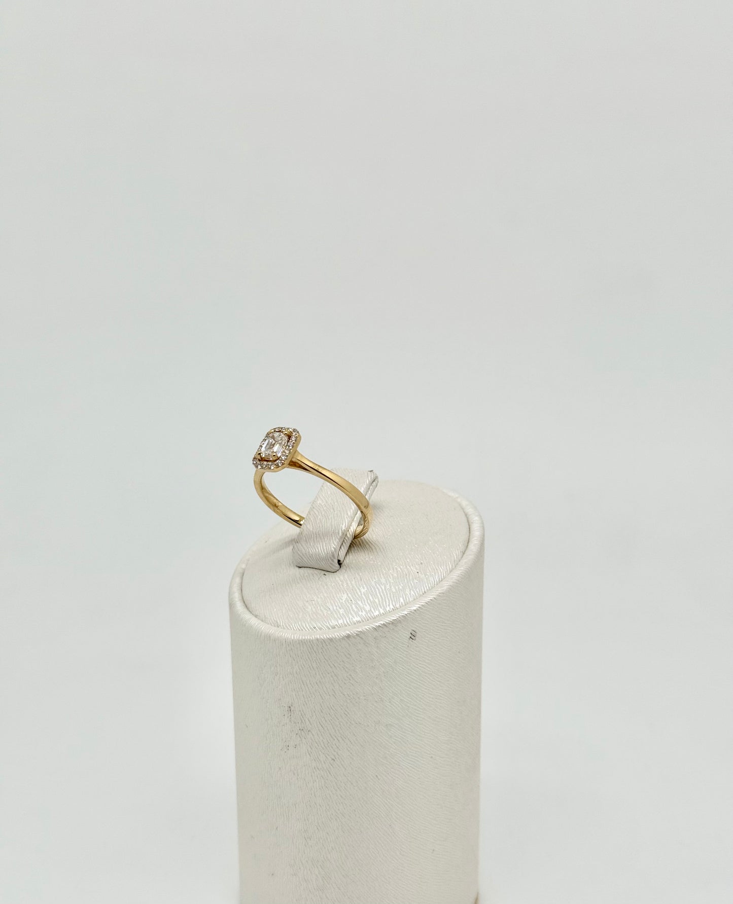 Bague diamant ' coupe émeraude '