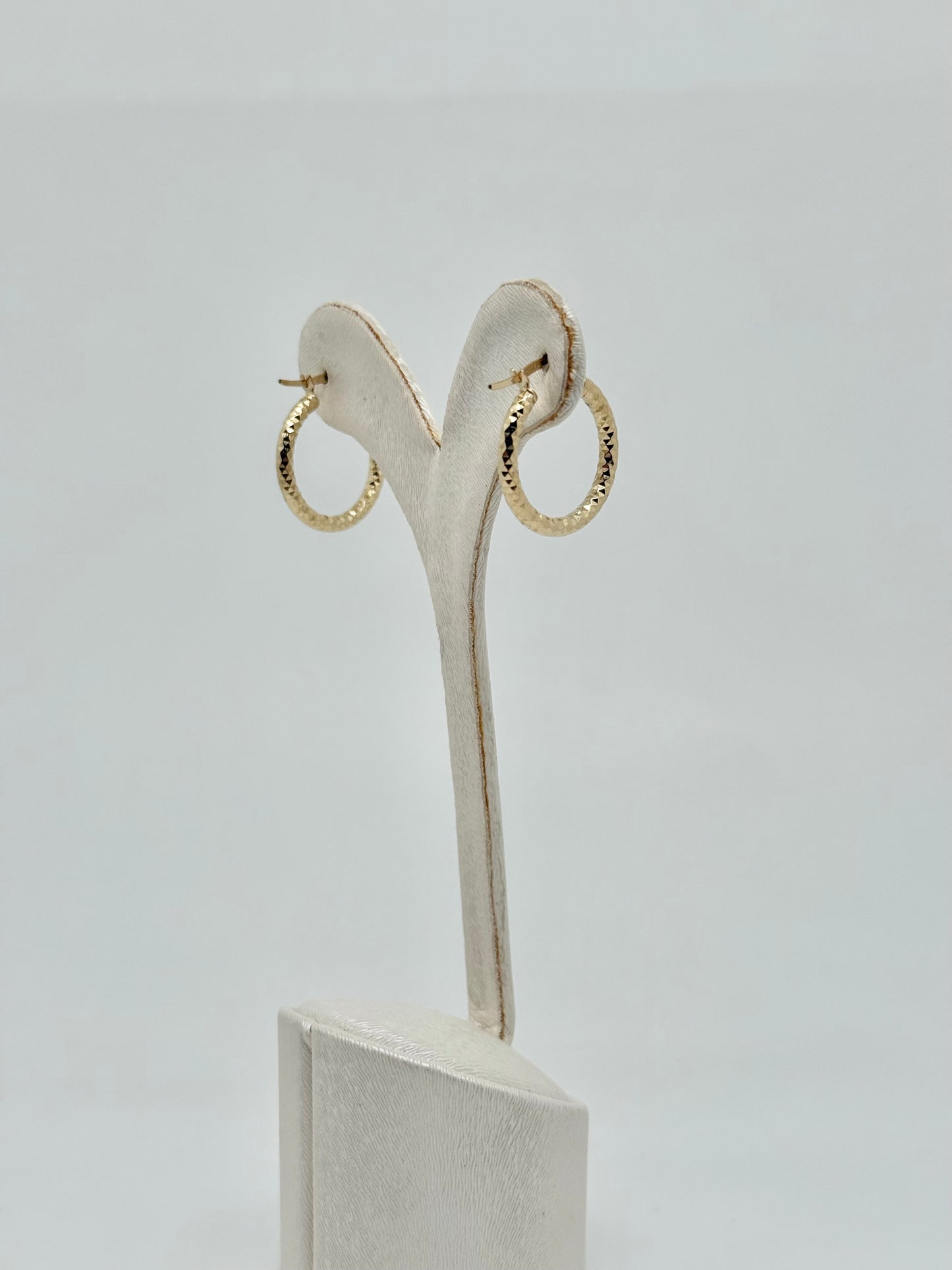 Boucles d'oreilles créoles en or jaune, petit modèle