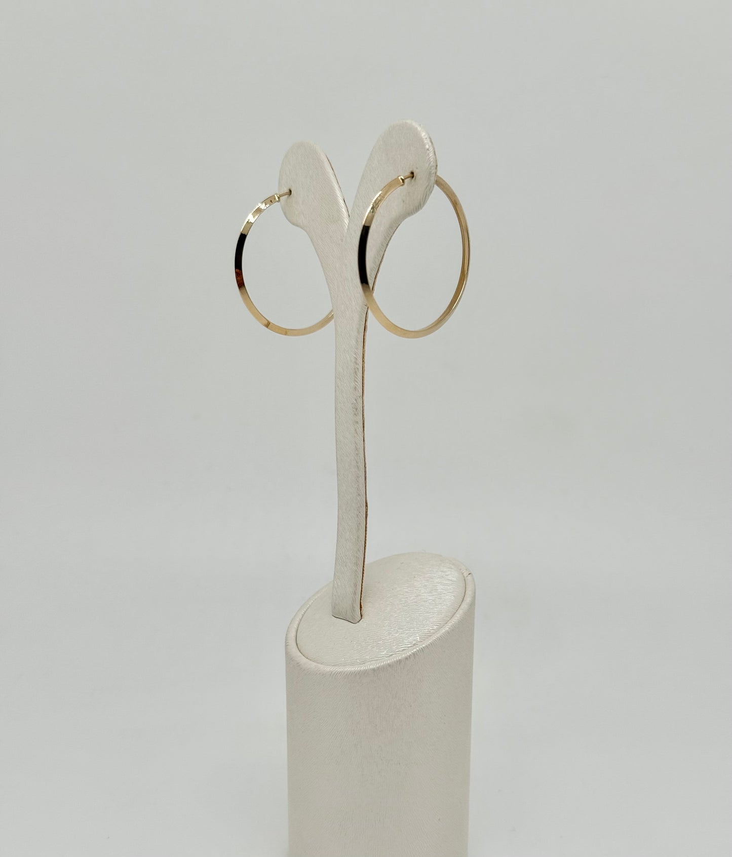 Yellow gold creole, without visible clasp