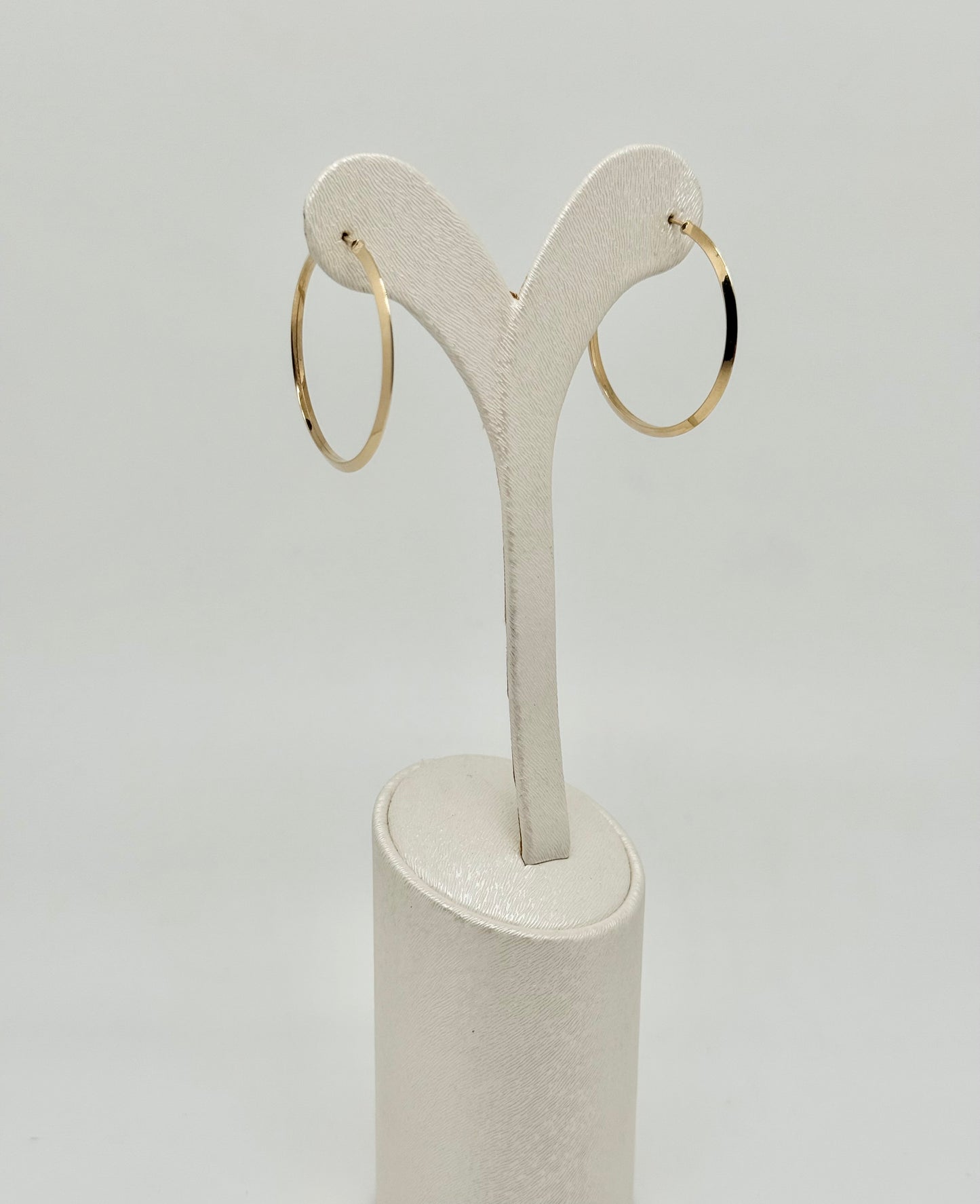 Yellow gold creole, without visible clasp