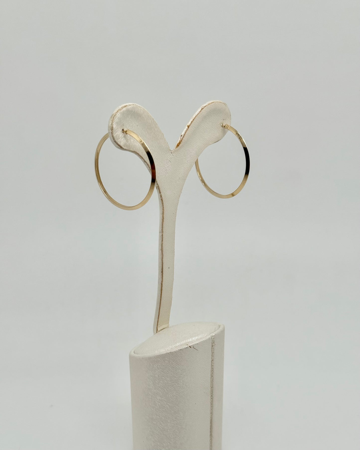 Yellow gold creole, without visible clasp