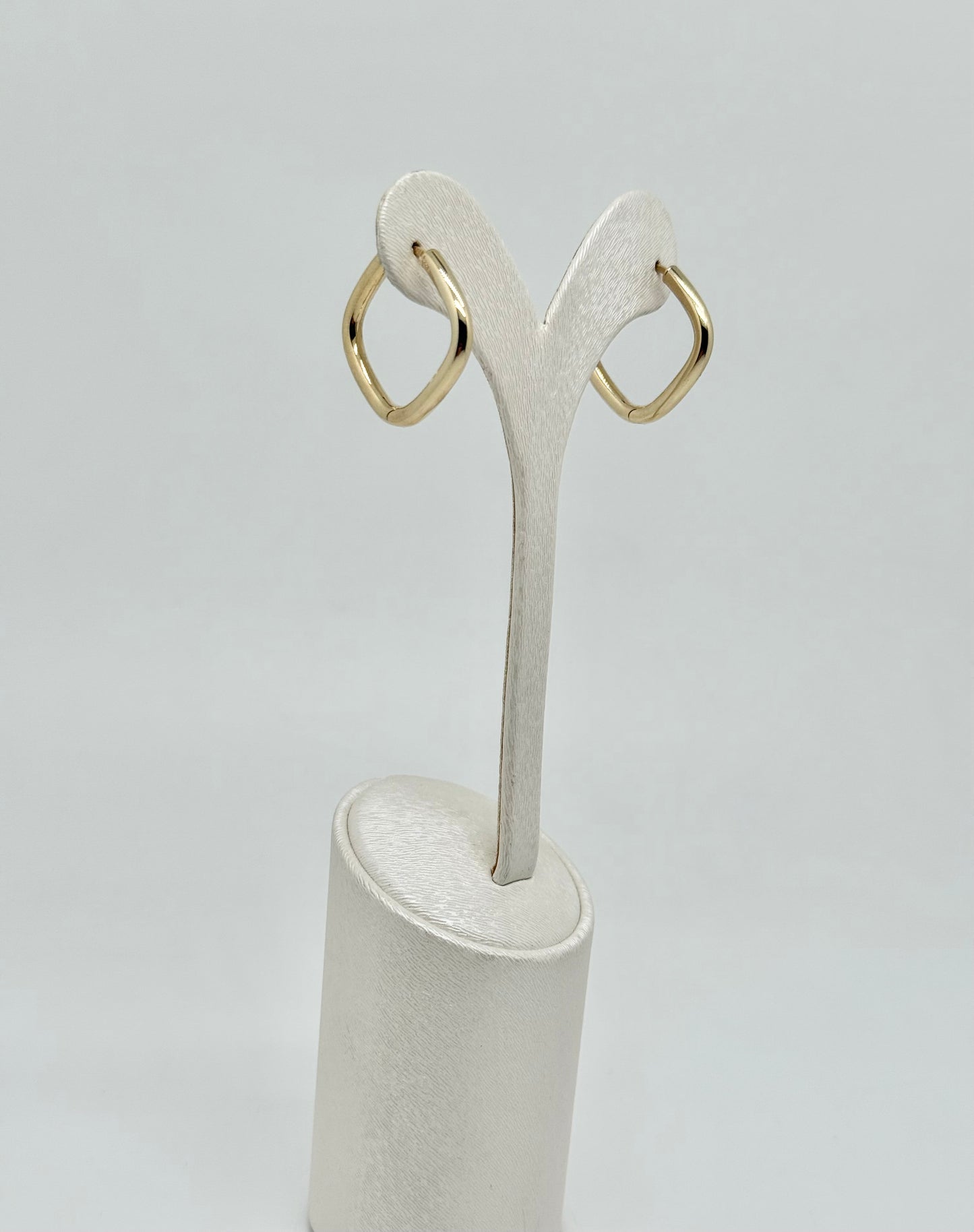 Boucles d'oreilles carrées en or jaune