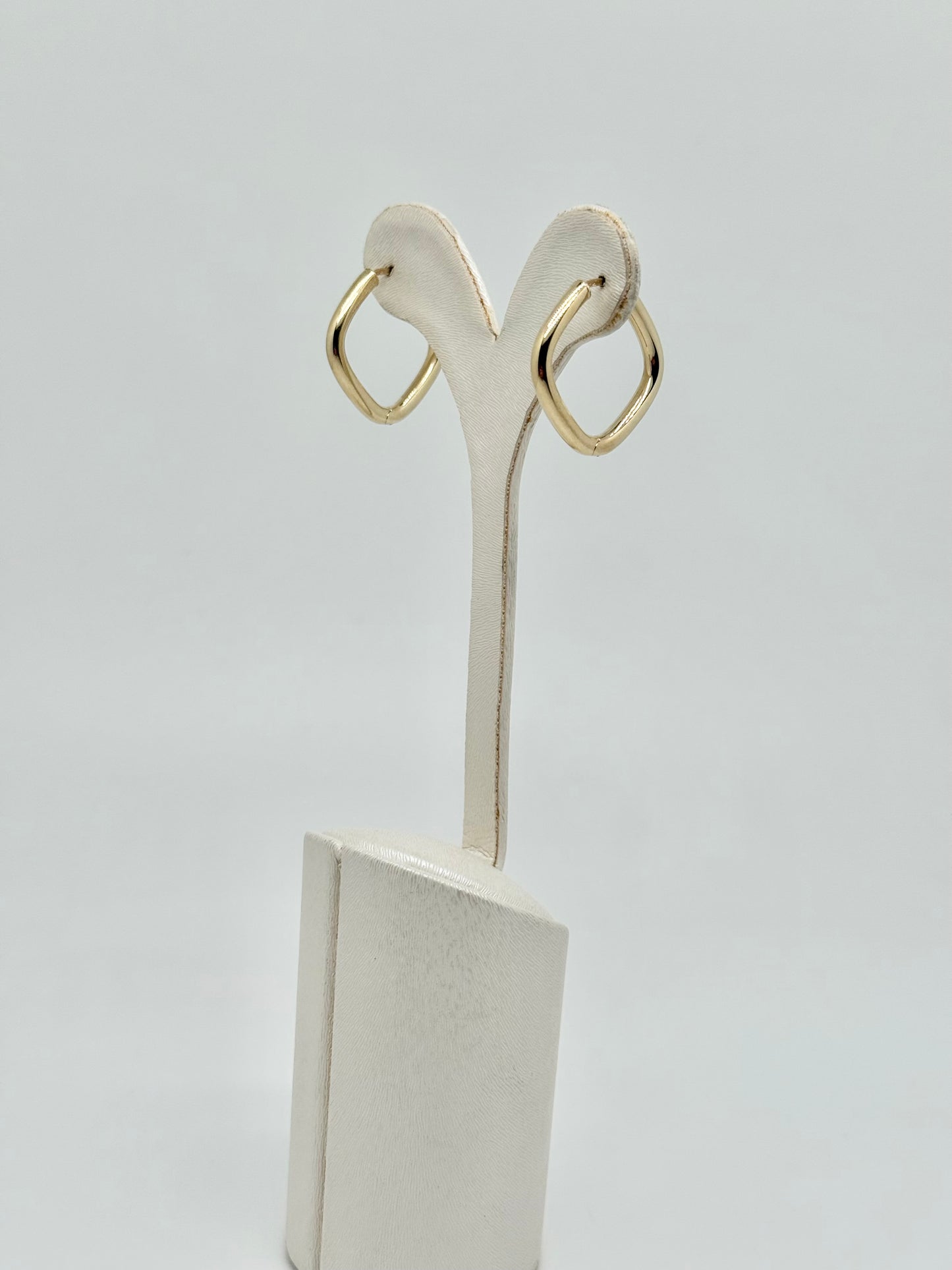 Boucles d'oreilles carrées en or jaune