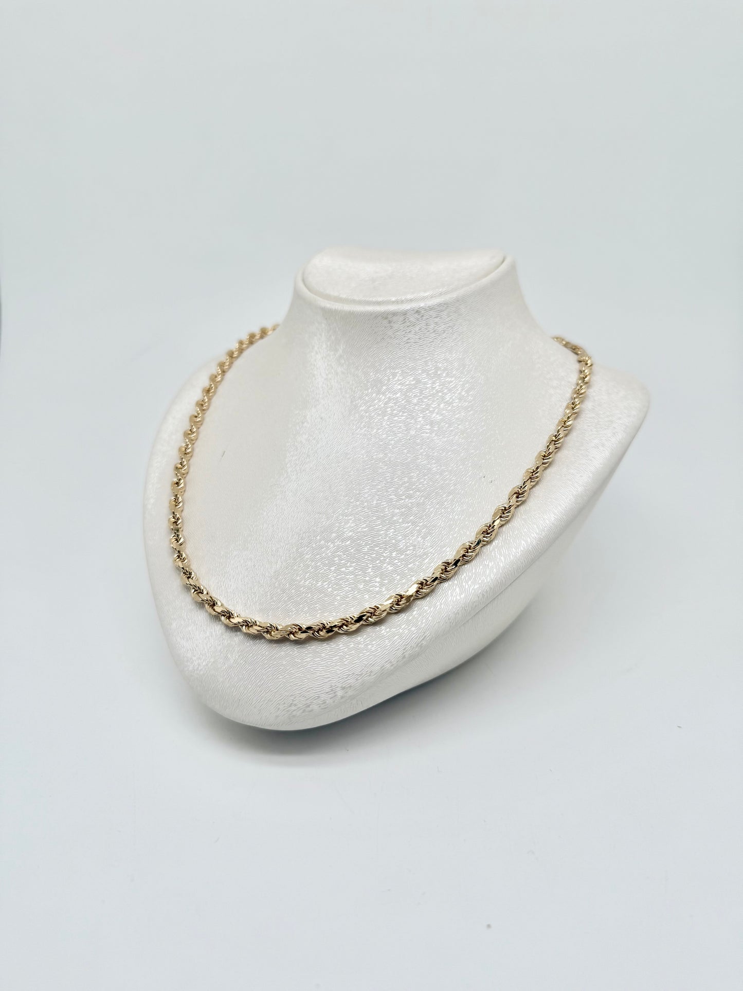 Yellow gold chain, new link, 18 carats/750