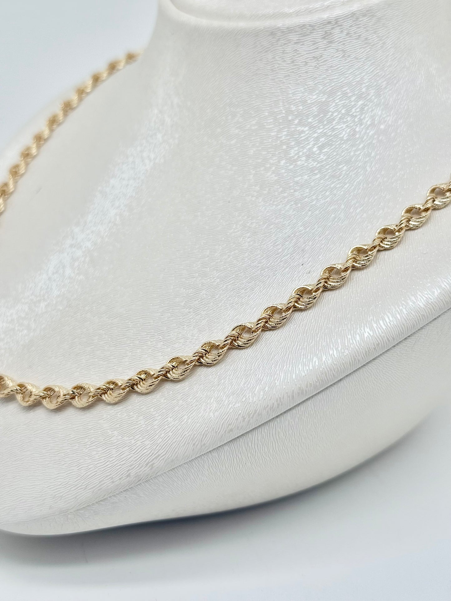 18-carat/750 yellow gold necklace