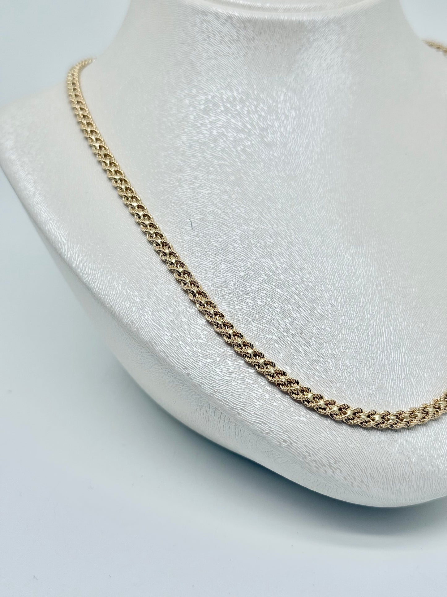 Yellow gold necklace, delicate model, 18 carats/750,