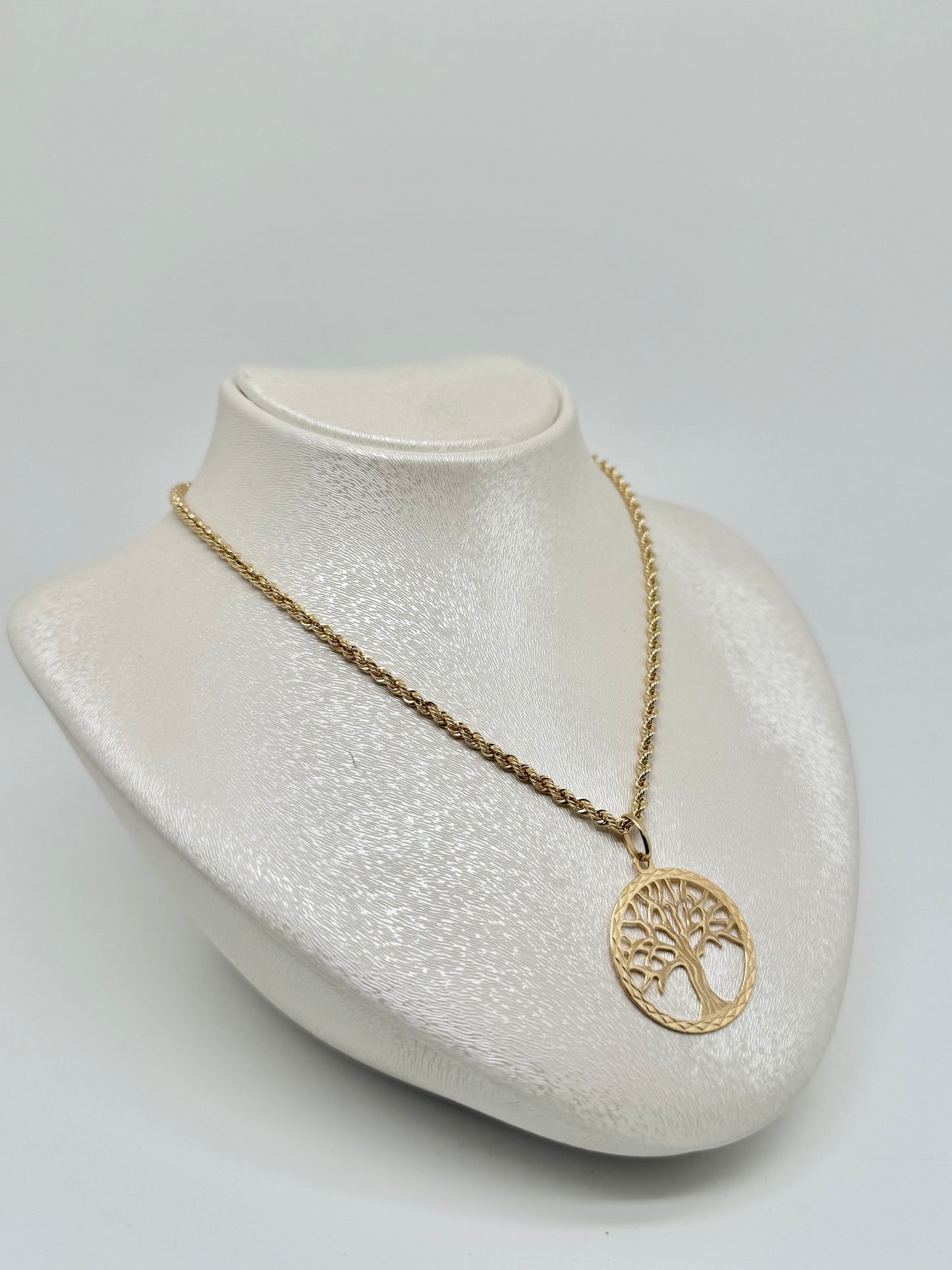 18k/750 yellow gold twisted necklace with tree of life pendant, 7.49g