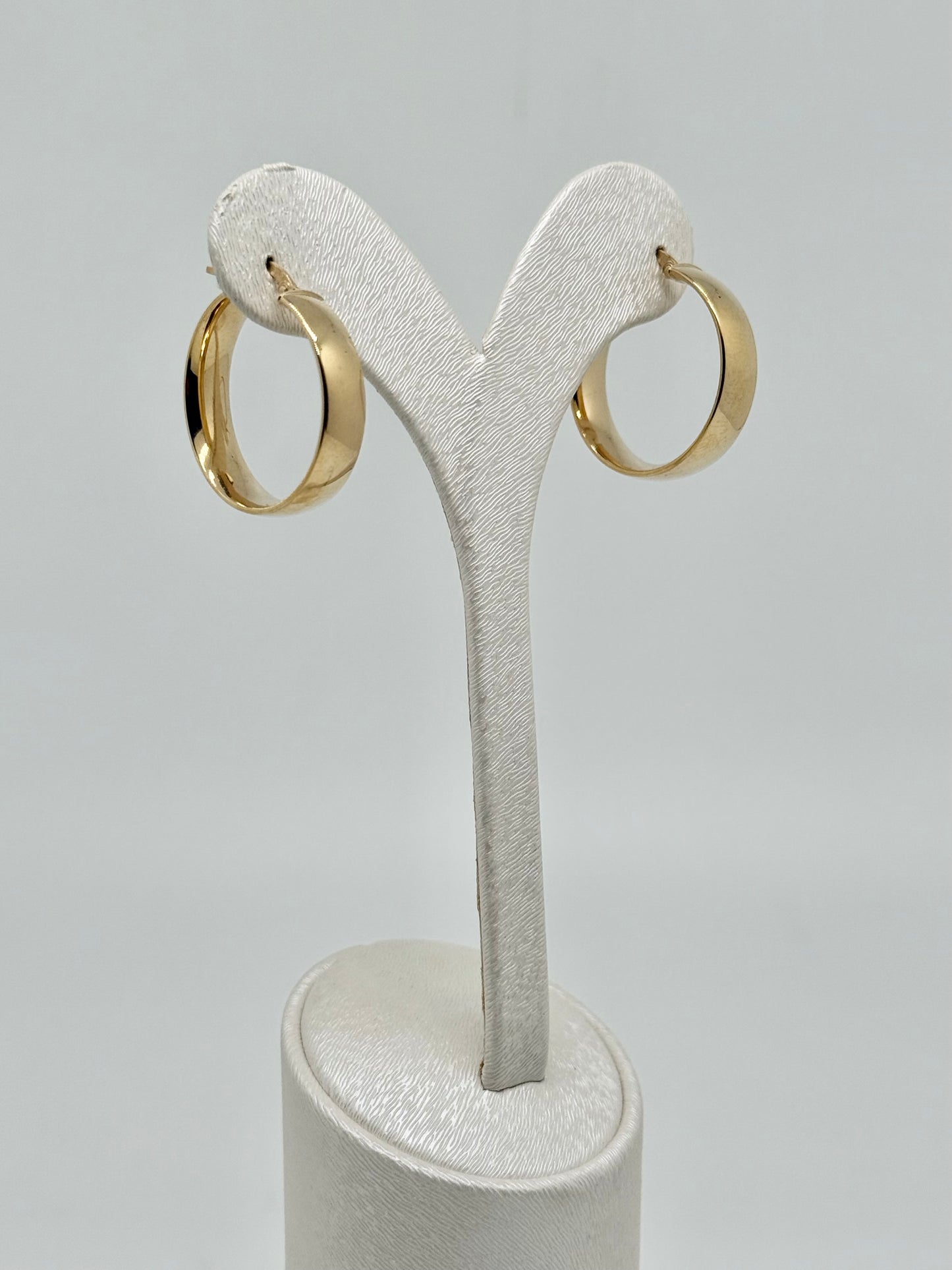Yellow gold hoop earrings, 18k/750, 3.32g