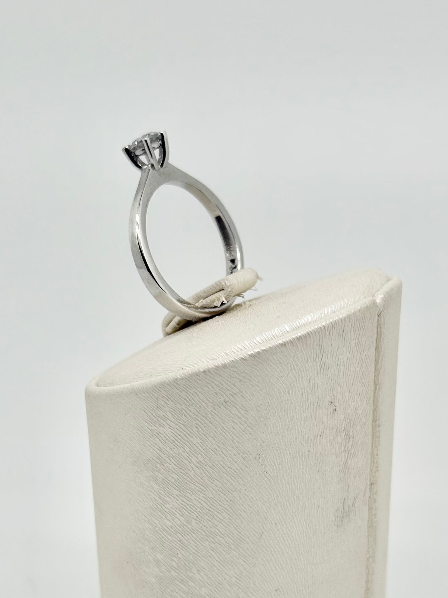 Ring van 925 sterlingzilver, bezet met zirkonia, gerhodineerd zilver, 3,18 g