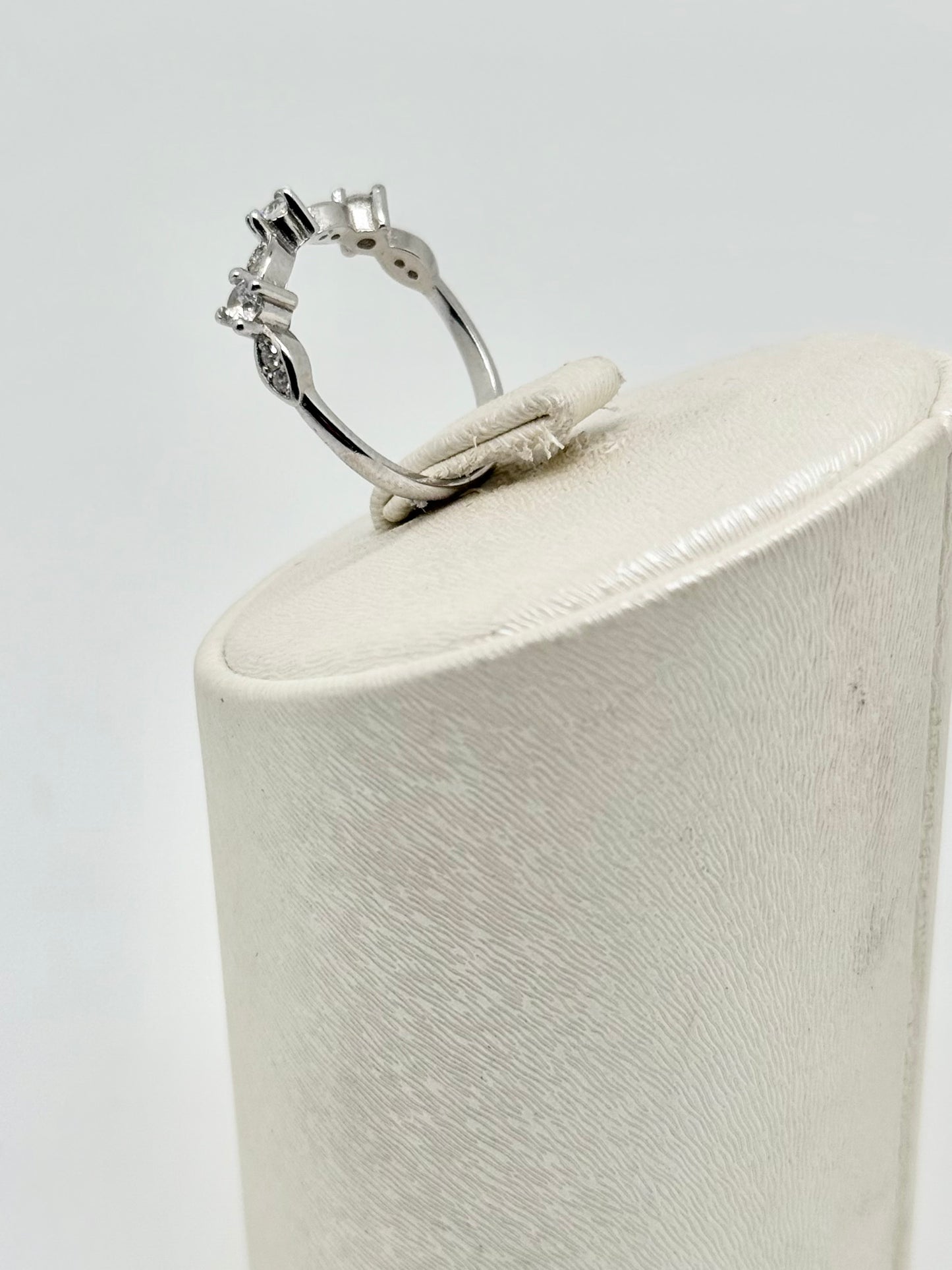 Ring van 925 sterlingzilver, bezet met zirkonia, gerhodineerd zilver, 1,90 g