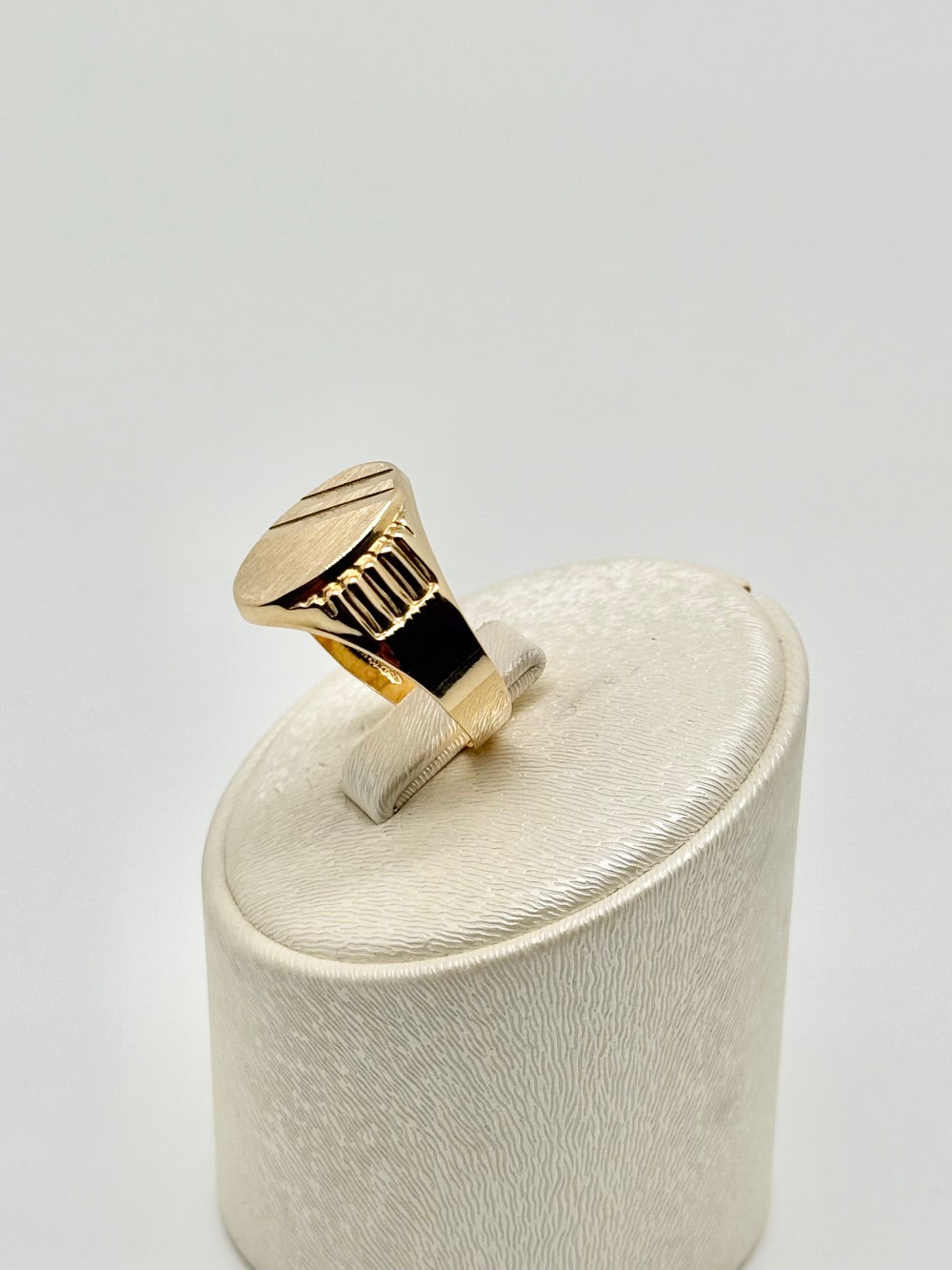 Men's yellow gold ring