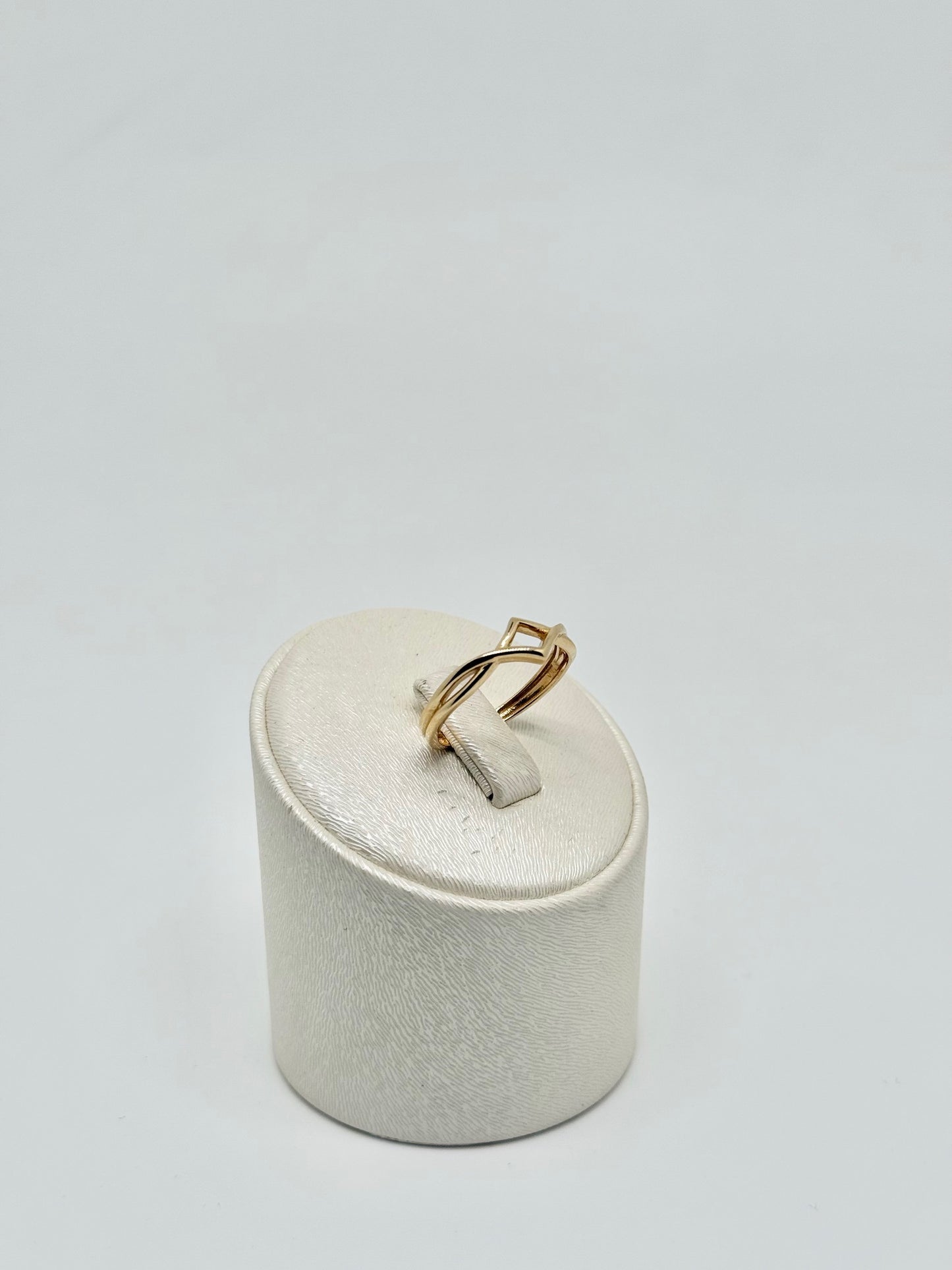 Yellow gold ring