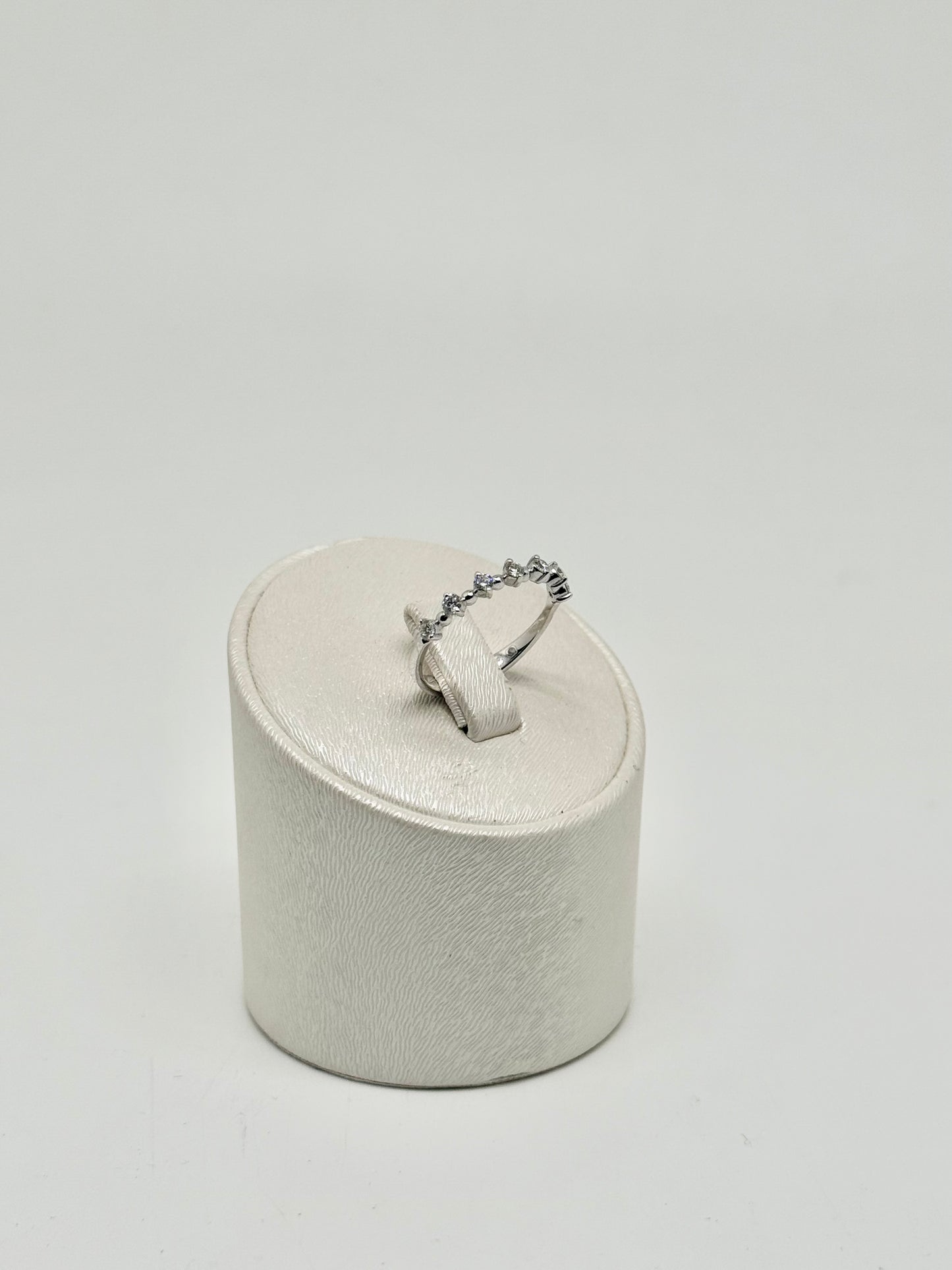 White gold ring set with natural diamonds, 0.35 ct