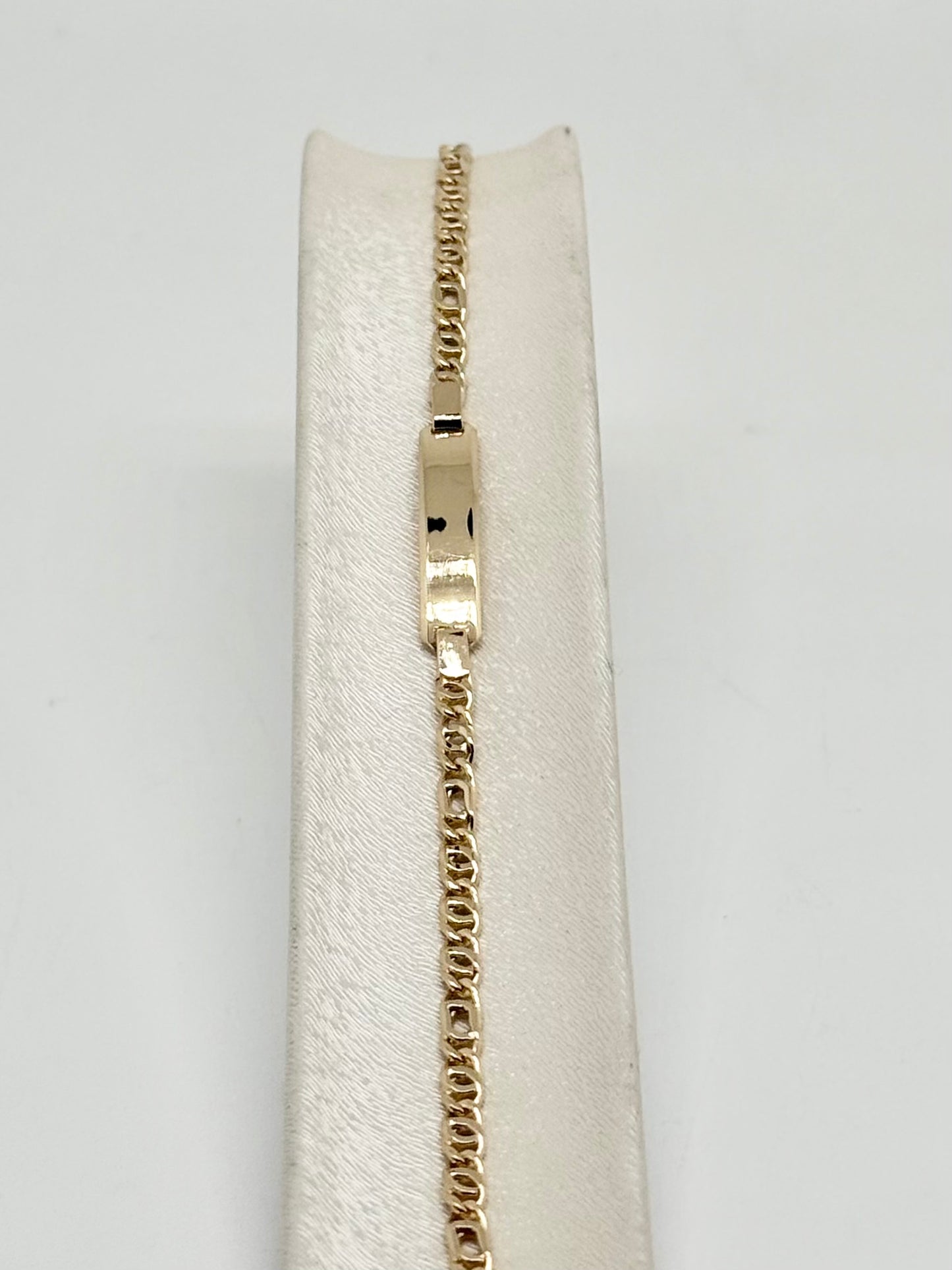 18-carat/750 yellow gold bracelet, 4.88 g, with nameplate and engraving included.