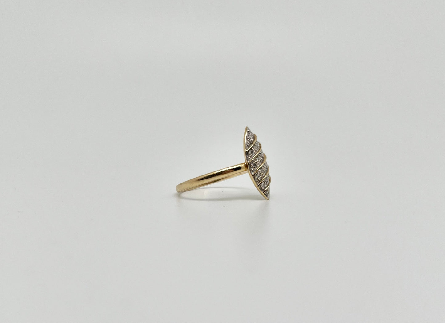 Ring van geel goud, 0,16 karaat diamanten