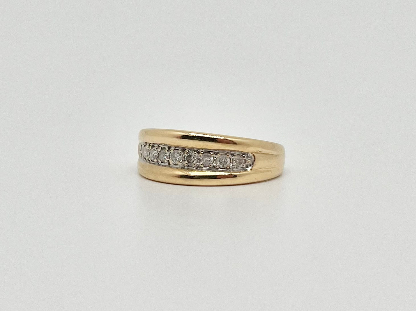 Geelgouden ring met natuurlijke diamanten
